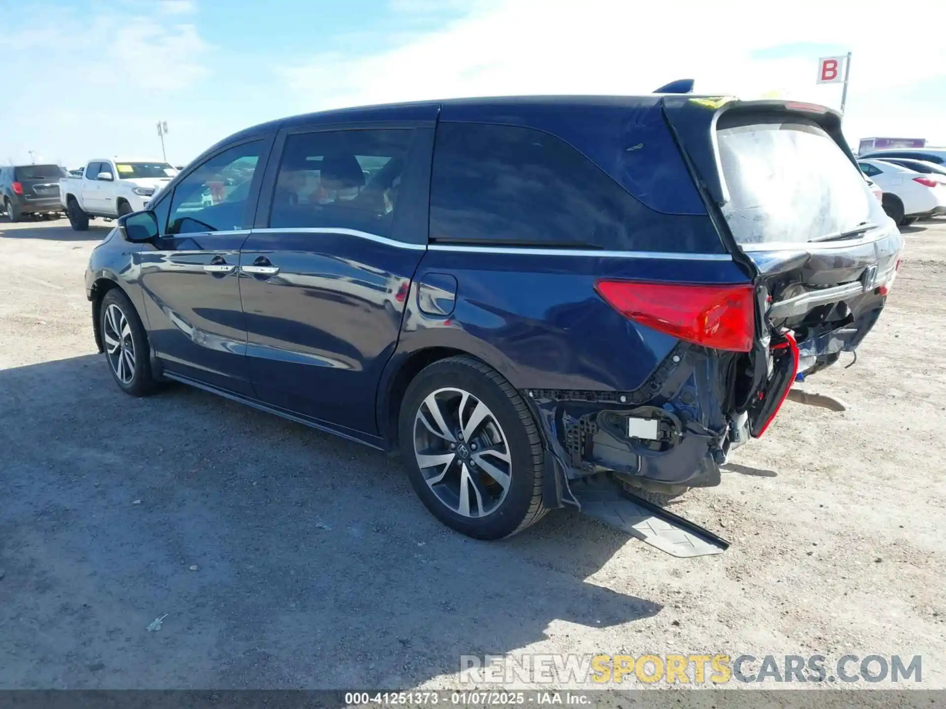 3 Photograph of a damaged car 5FNRL6H80PB037458 HONDA ODYSSEY 2023