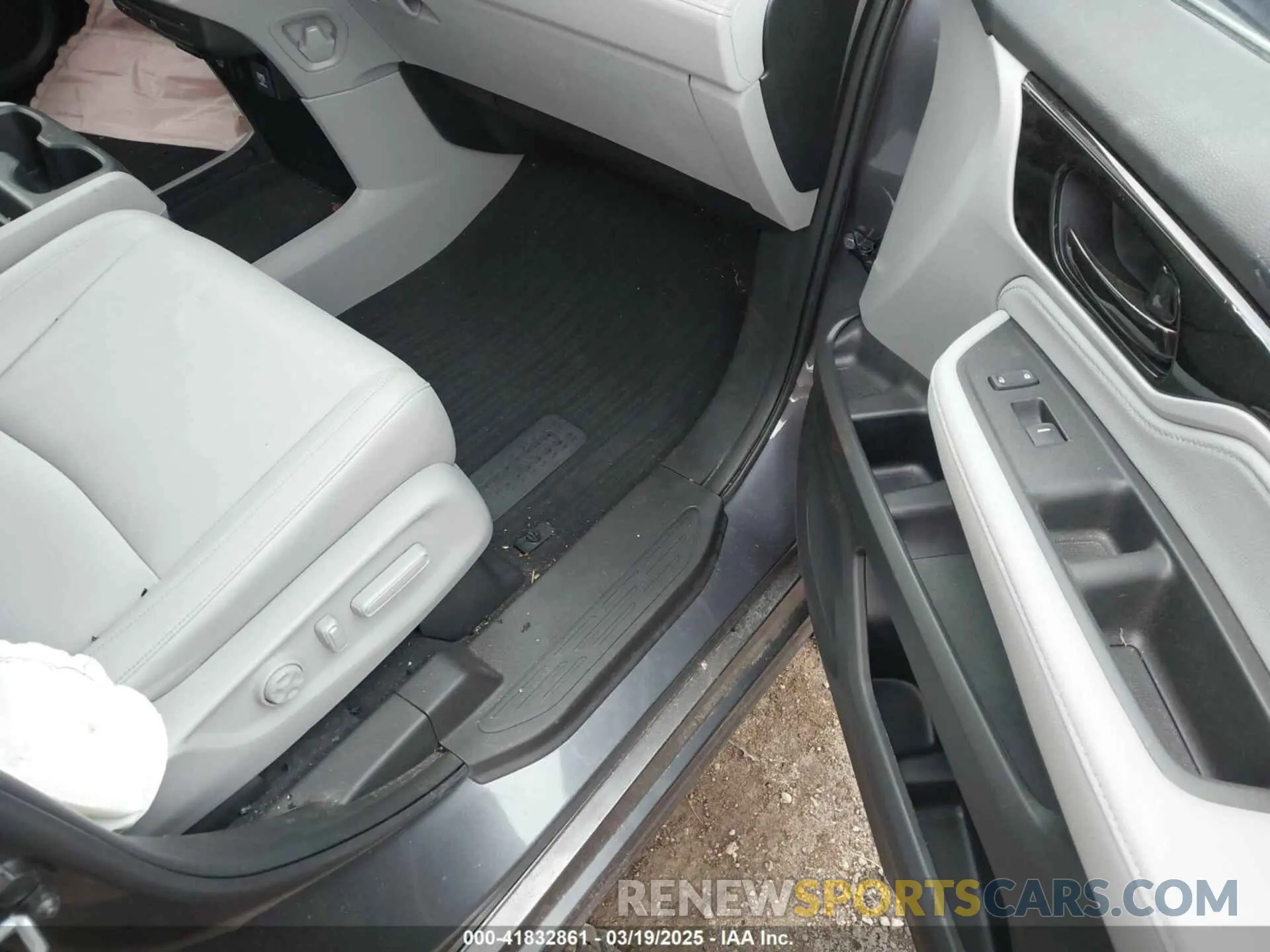 5 Photograph of a damaged car 5FNRL6H81PB067746 HONDA ODYSSEY 2023