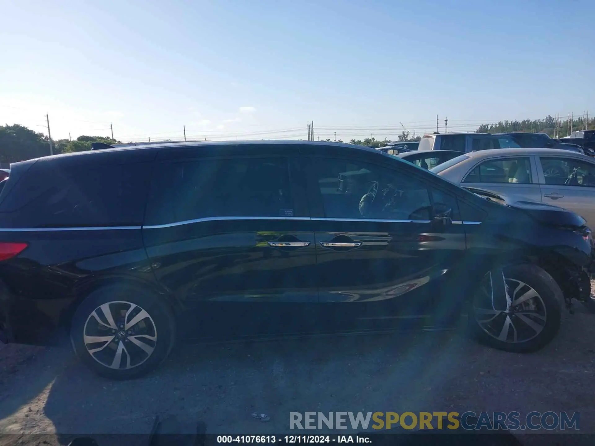 13 Photograph of a damaged car 5FNRL6H83PB046347 HONDA ODYSSEY 2023