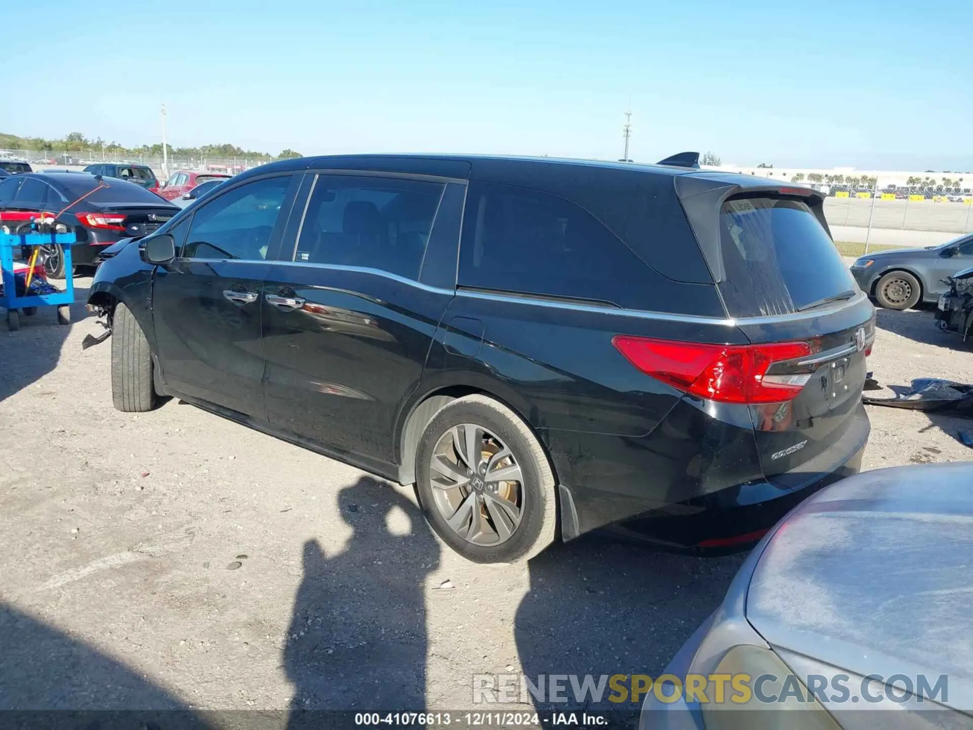 3 Photograph of a damaged car 5FNRL6H83PB046347 HONDA ODYSSEY 2023
