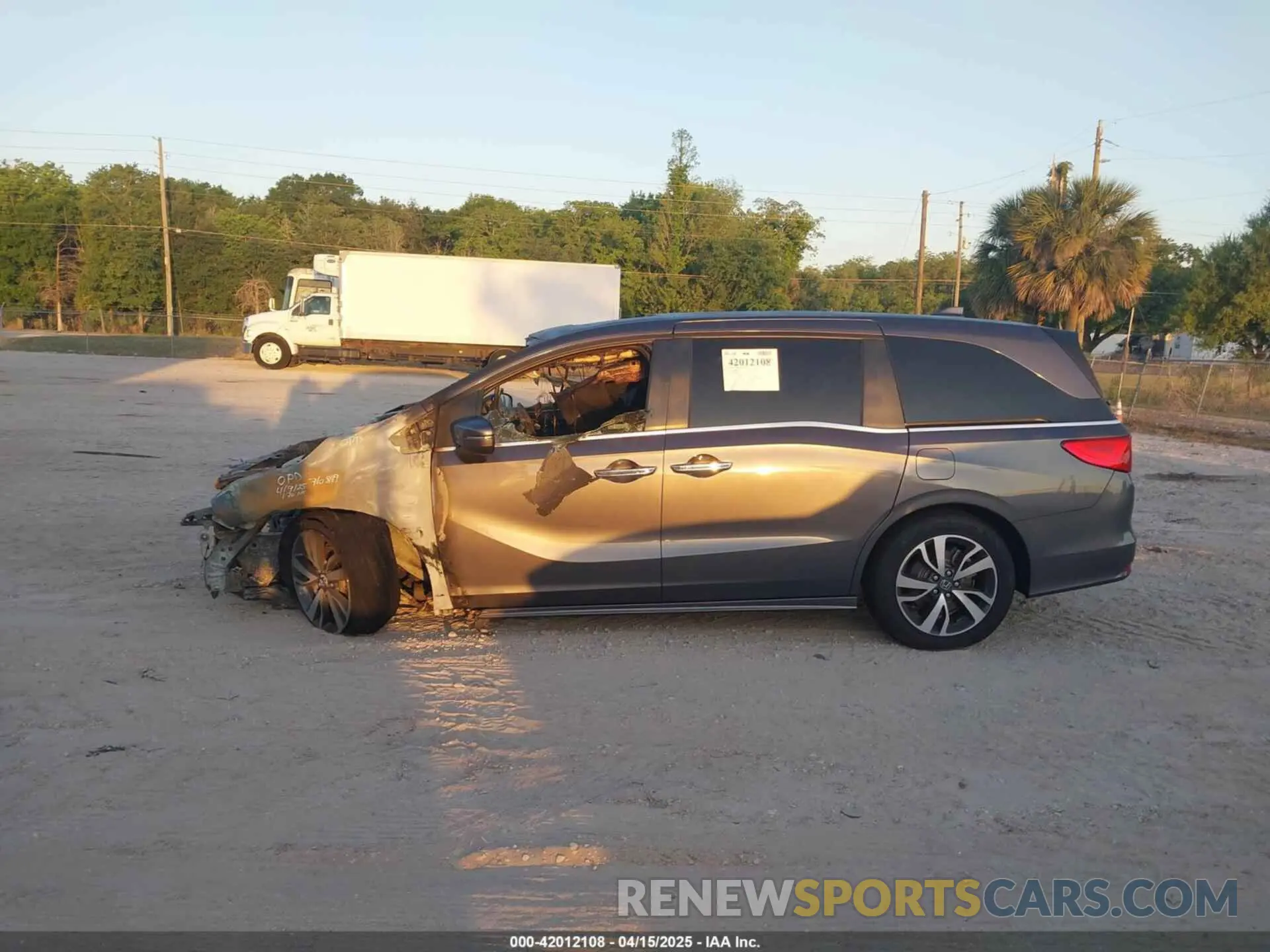 13 Photograph of a damaged car 5FNRL6H84PB053582 HONDA ODYSSEY 2023