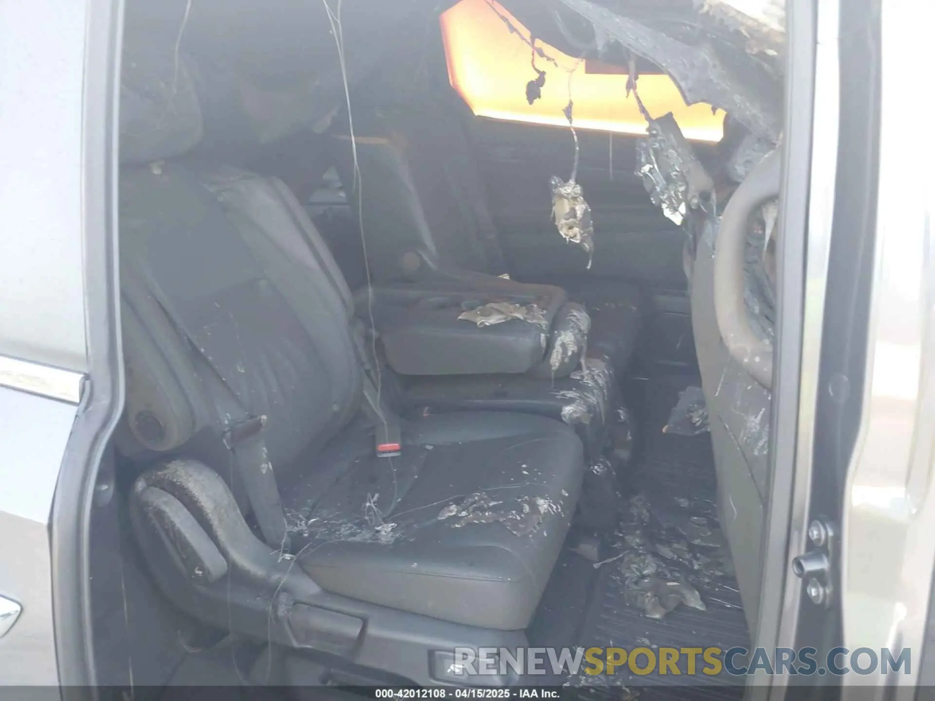8 Photograph of a damaged car 5FNRL6H84PB053582 HONDA ODYSSEY 2023