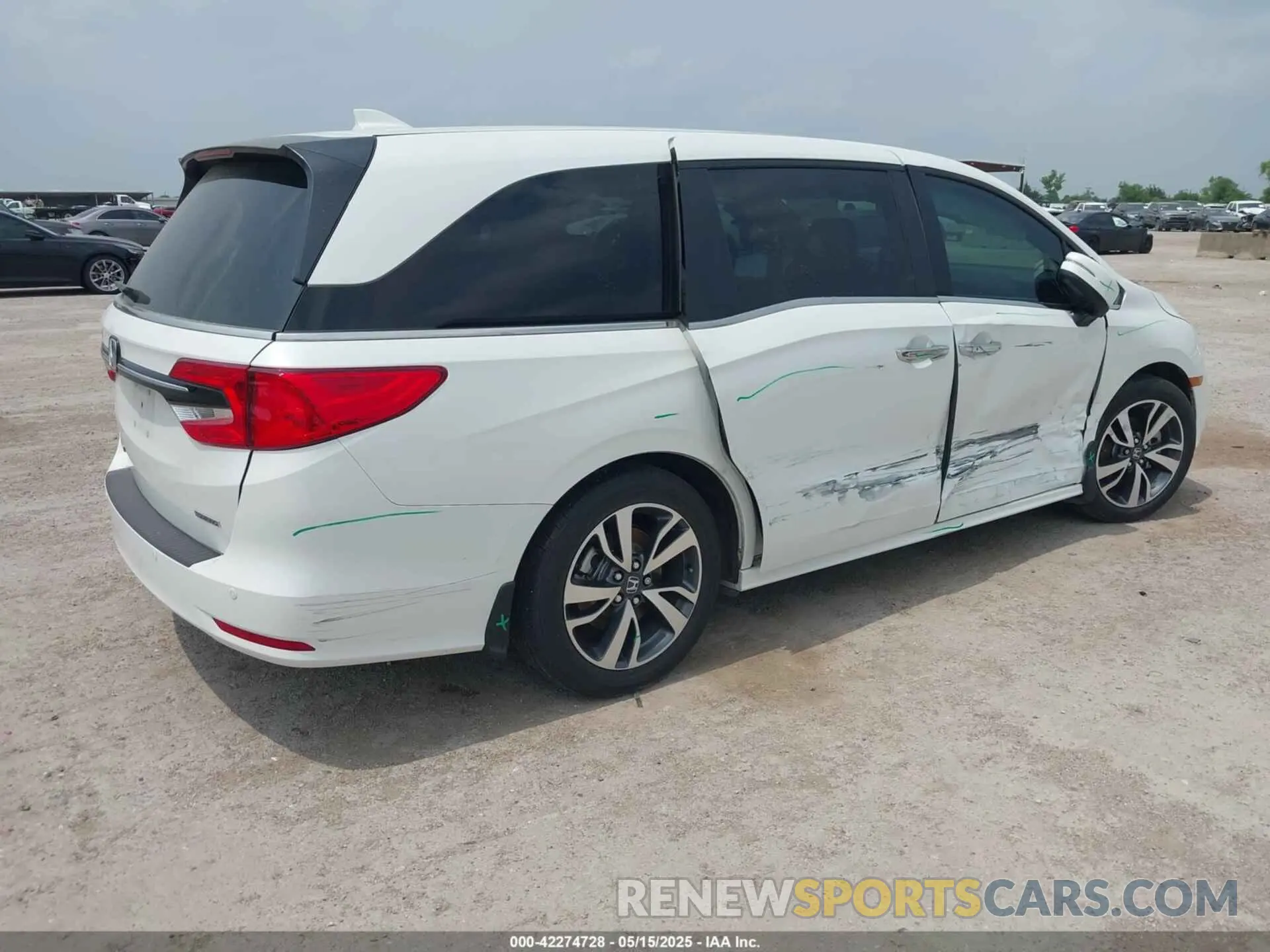 4 Photograph of a damaged car 5FNRL6H86PB038100 HONDA ODYSSEY 2023