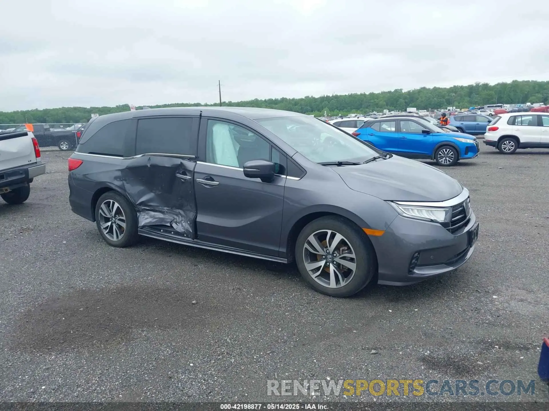 13 Photograph of a damaged car 5FNRL6H87PB019264 HONDA ODYSSEY 2023