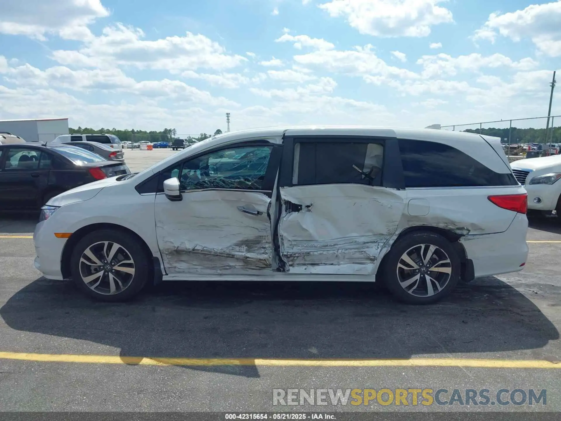 14 Photograph of a damaged car 5FNRL6H89PB016527 HONDA ODYSSEY 2023