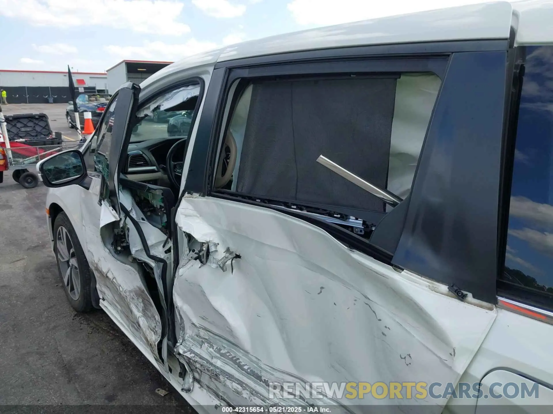 18 Photograph of a damaged car 5FNRL6H89PB016527 HONDA ODYSSEY 2023