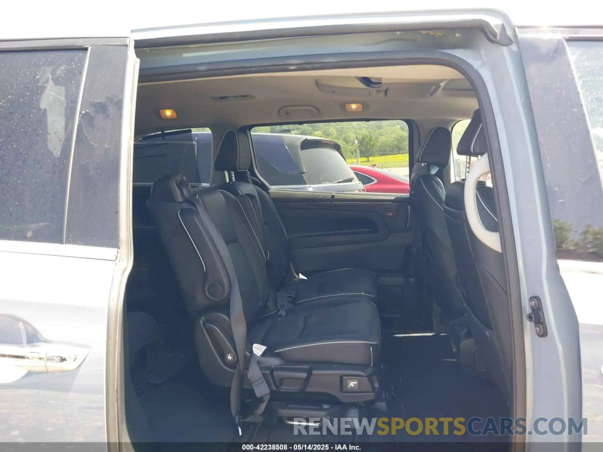 8 Photograph of a damaged car 5FNRL6H93PB051458 HONDA ODYSSEY 2023