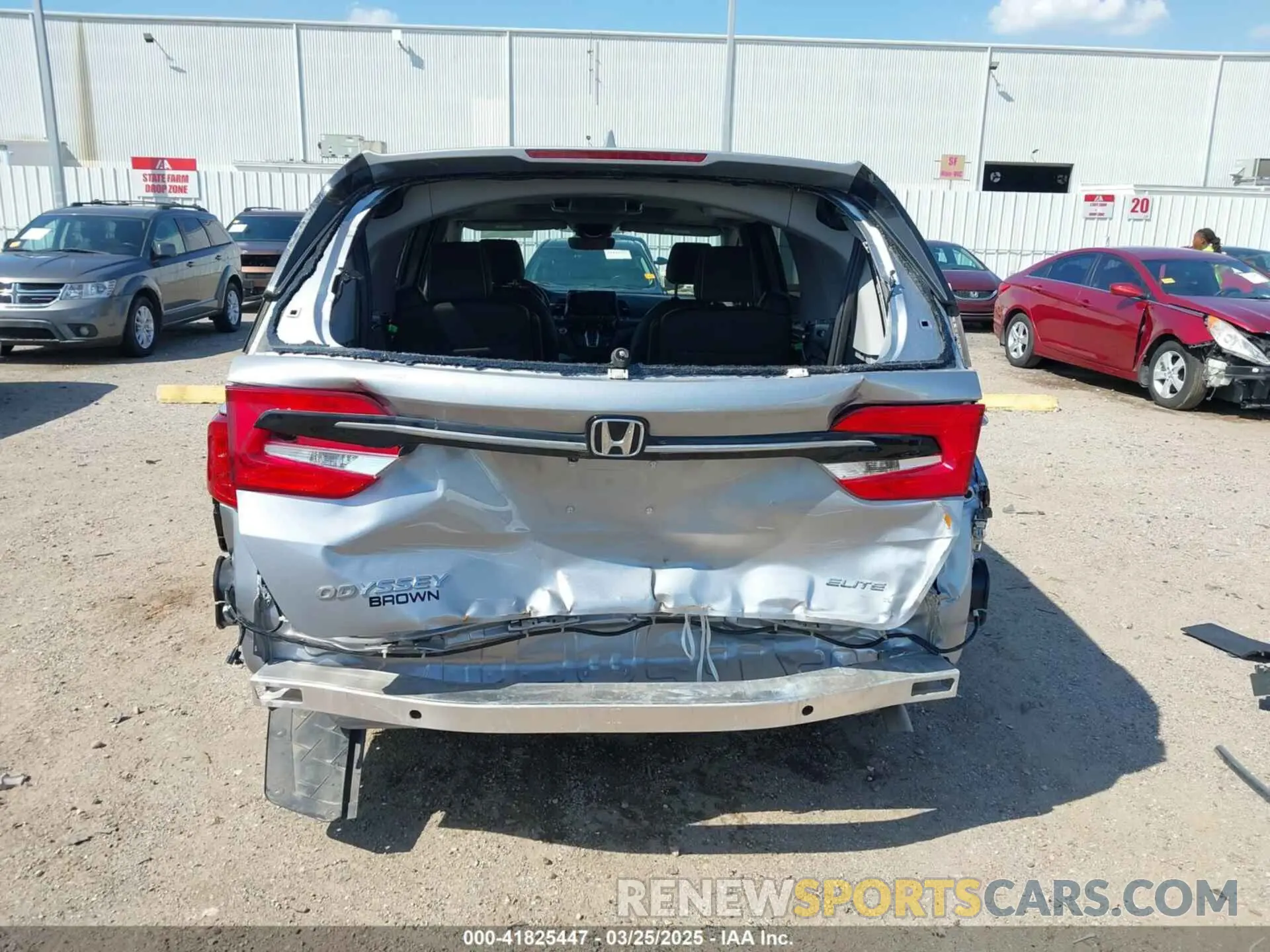 17 Photograph of a damaged car 5FNRL6H95PB063398 HONDA ODYSSEY 2023