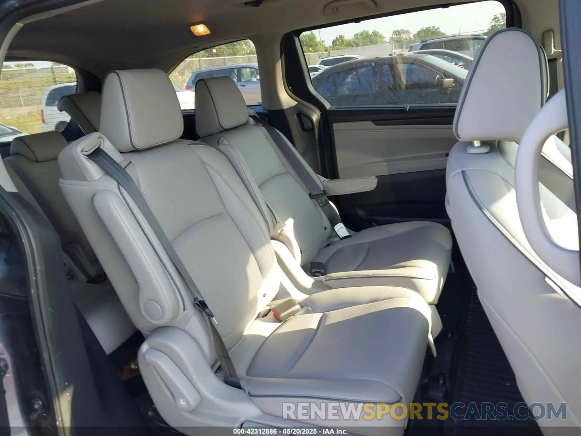 8 Photograph of a damaged car 5FNRL6H98PB017788 HONDA ODYSSEY 2023