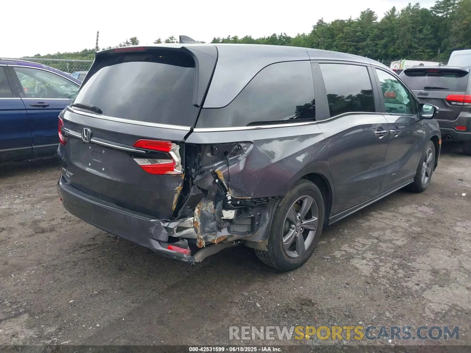 4 Photograph of a damaged car 5FNRL6H58RB074847 HONDA ODYSSEY 2024
