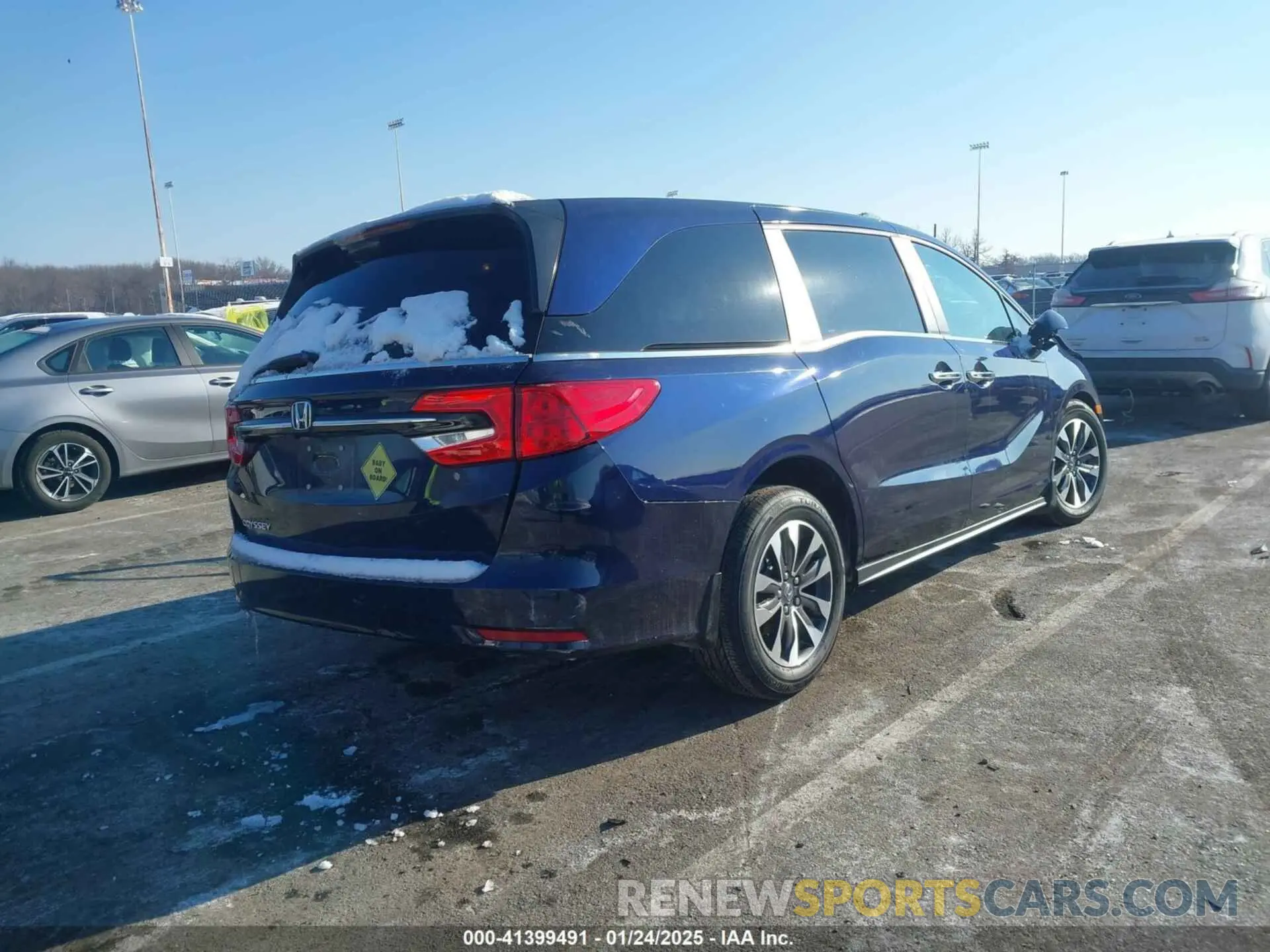 4 Photograph of a damaged car 5FNRL6H60RB061017 HONDA ODYSSEY 2024