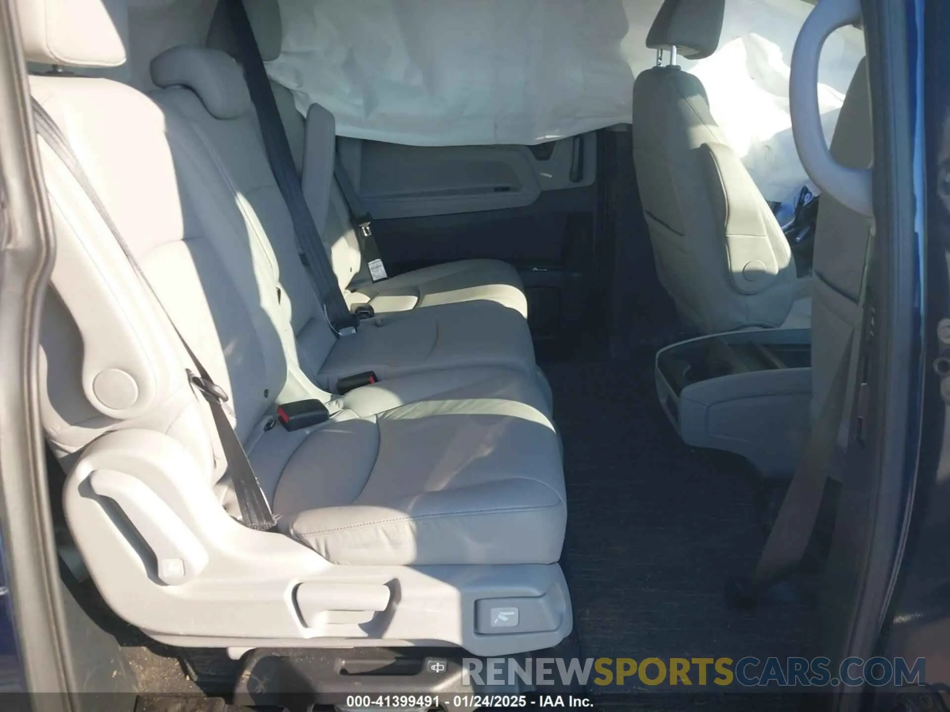 8 Photograph of a damaged car 5FNRL6H60RB061017 HONDA ODYSSEY 2024