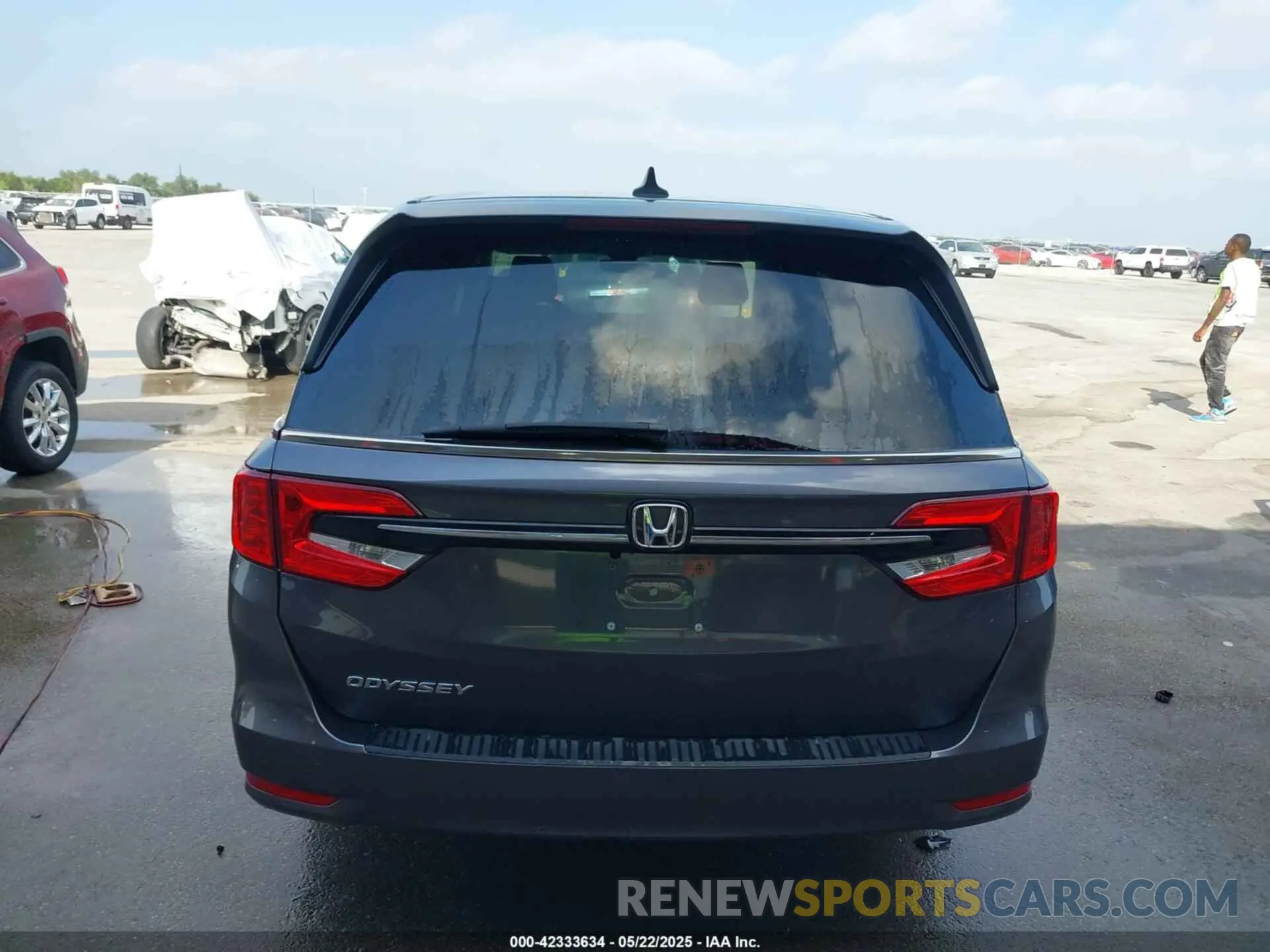 17 Photograph of a damaged car 5FNRL6H61RB047000 HONDA ODYSSEY 2024