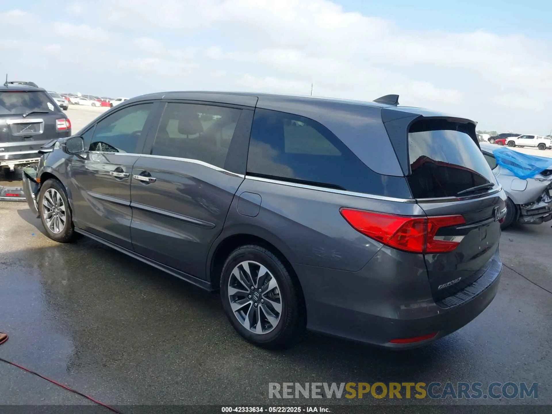 3 Photograph of a damaged car 5FNRL6H61RB047000 HONDA ODYSSEY 2024