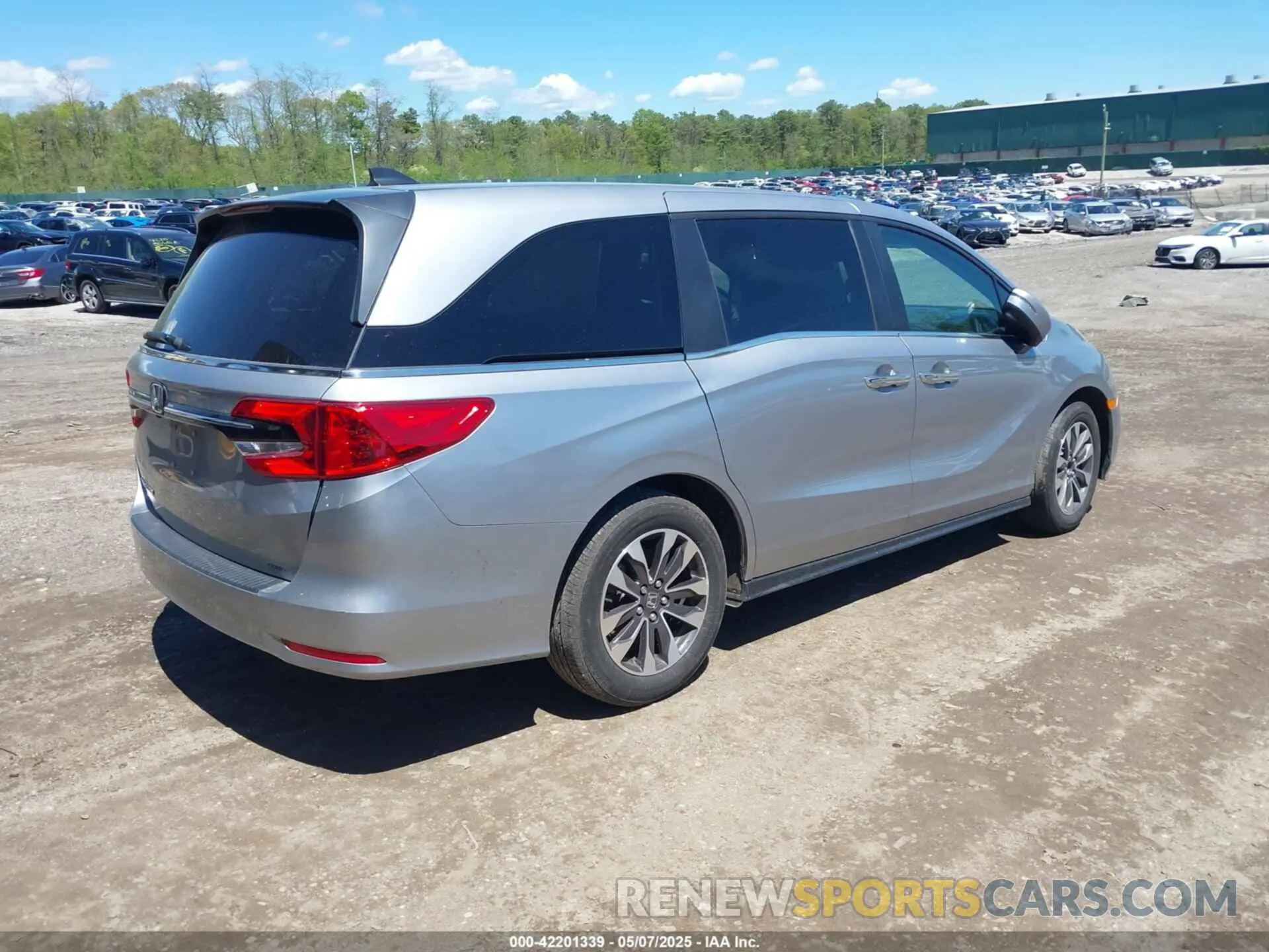 4 Photograph of a damaged car 5FNRL6H64RB043216 HONDA ODYSSEY 2024