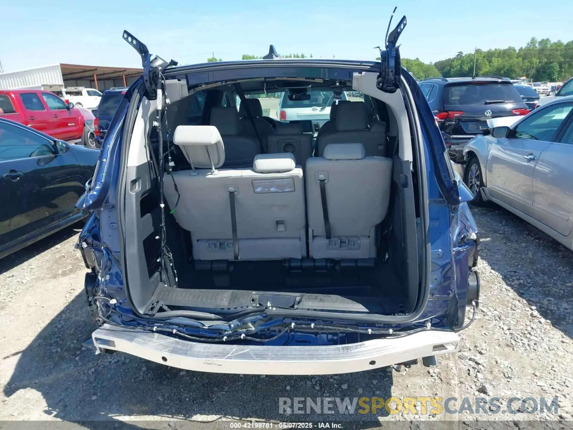 17 Photograph of a damaged car 5FNRL6H65RB067573 HONDA ODYSSEY 2024
