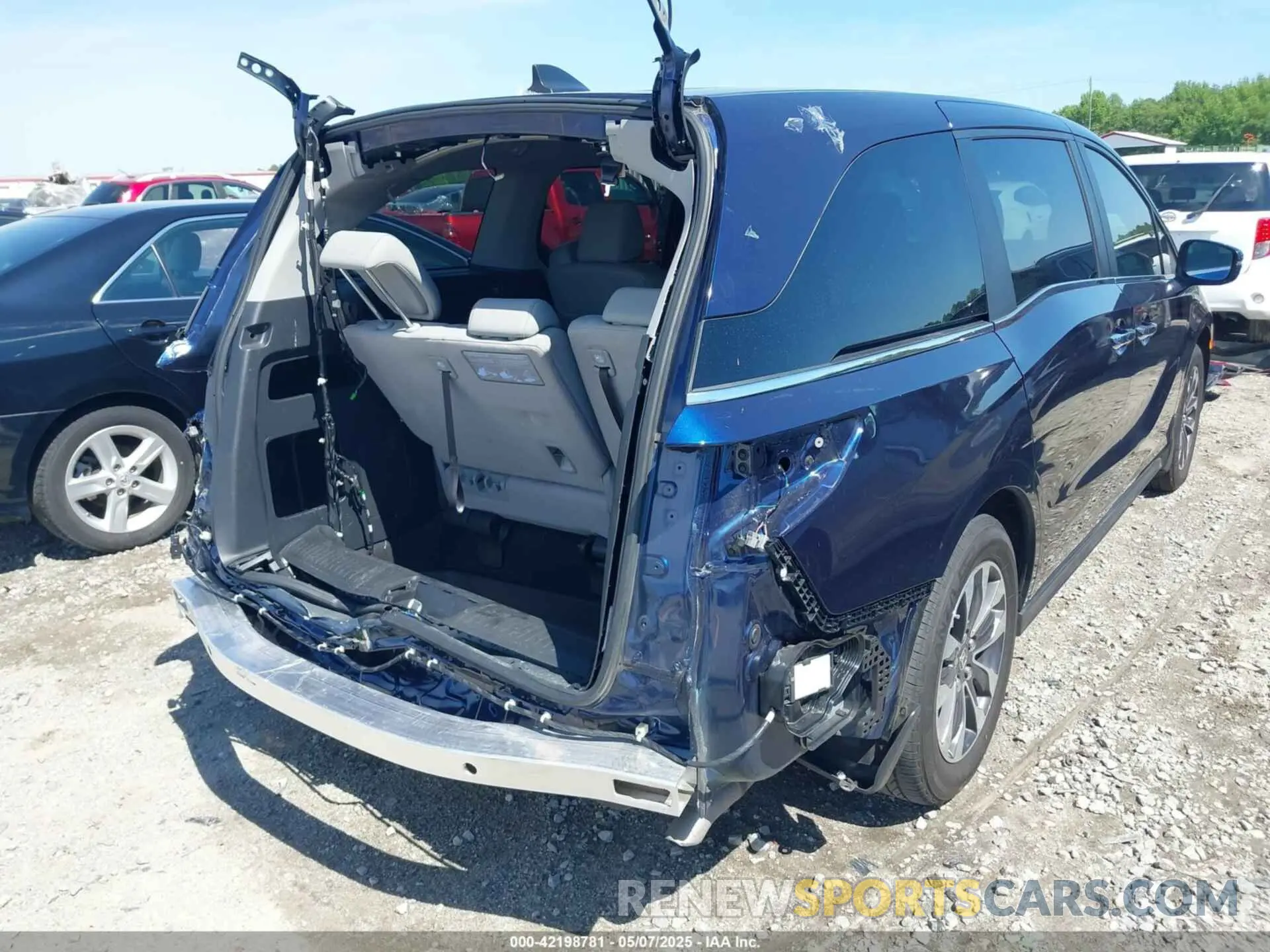 4 Photograph of a damaged car 5FNRL6H65RB067573 HONDA ODYSSEY 2024
