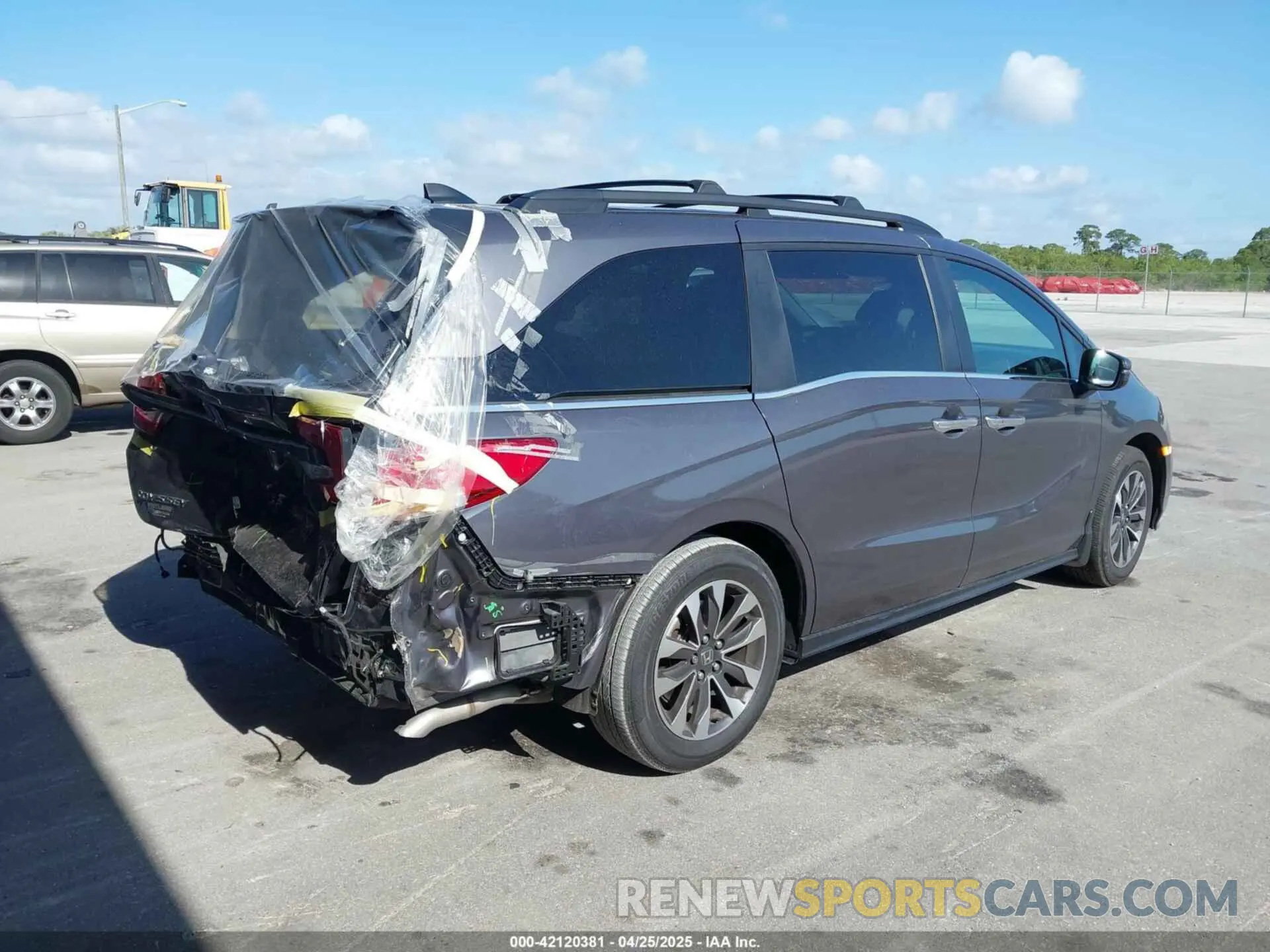 4 Photograph of a damaged car 5FNRL6H65RB069145 HONDA ODYSSEY 2024
