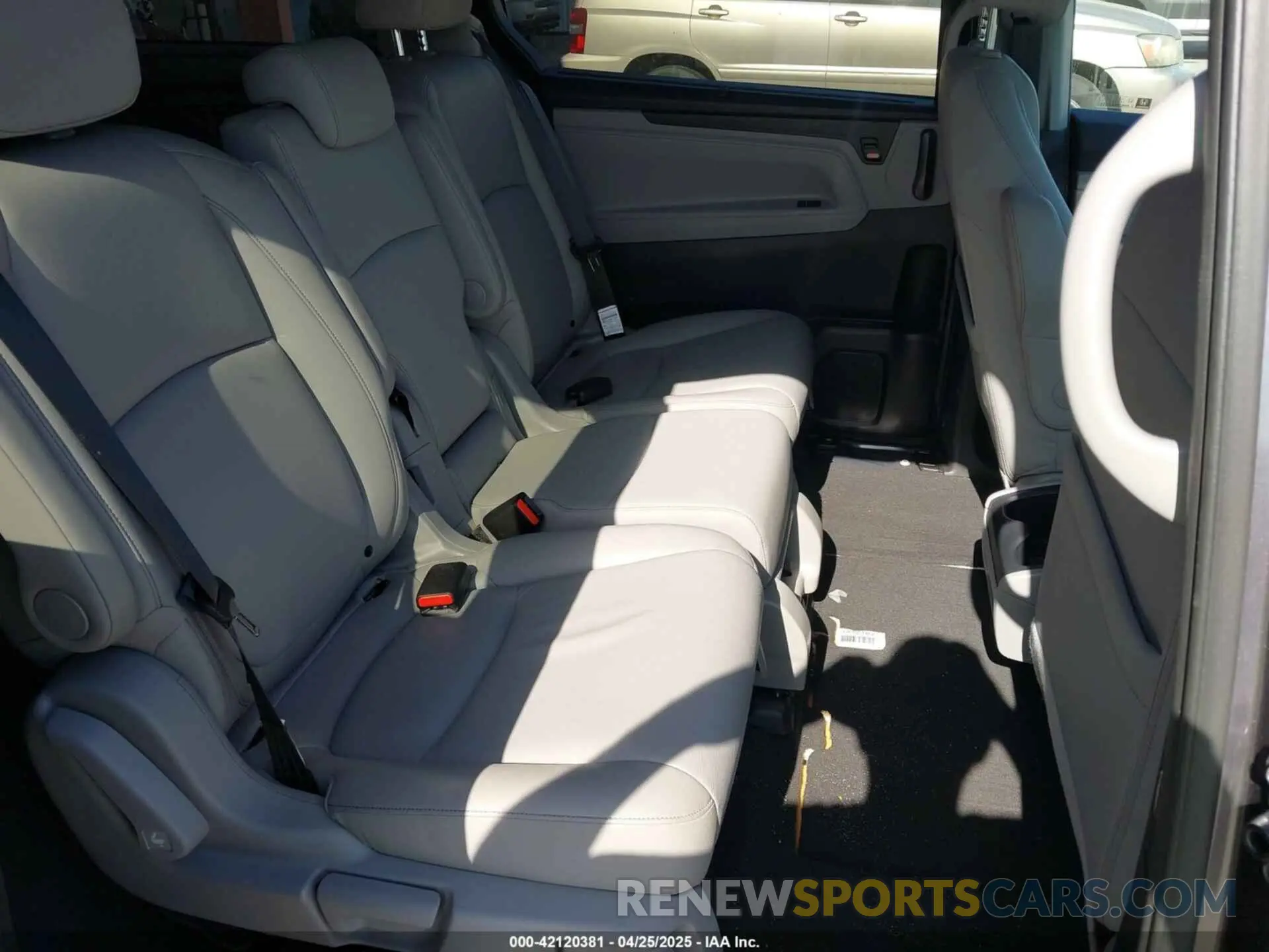 8 Photograph of a damaged car 5FNRL6H65RB069145 HONDA ODYSSEY 2024