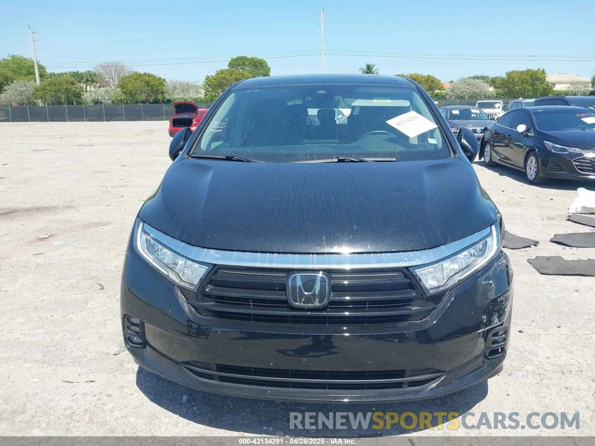 12 Photograph of a damaged car 5FNRL6H68RB017184 HONDA ODYSSEY 2024