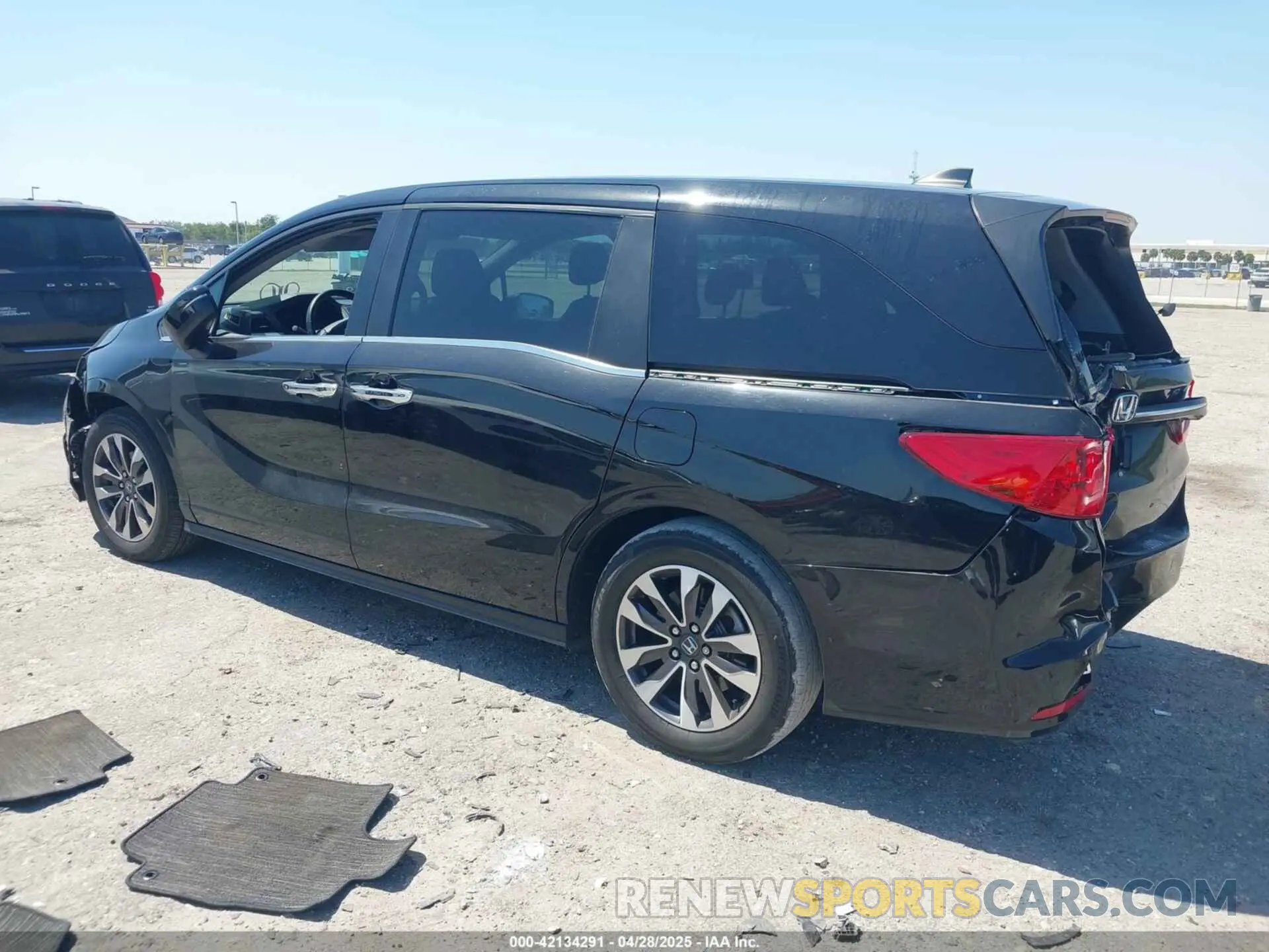 3 Photograph of a damaged car 5FNRL6H68RB017184 HONDA ODYSSEY 2024