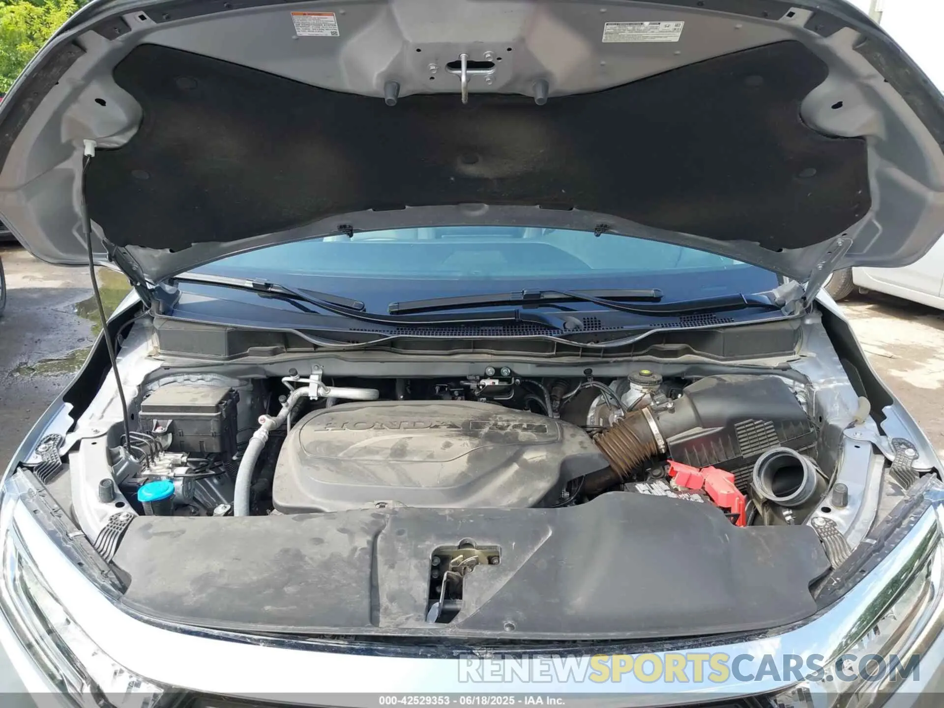 10 Photograph of a damaged car 5FNRL6H69RB032969 HONDA ODYSSEY 2024