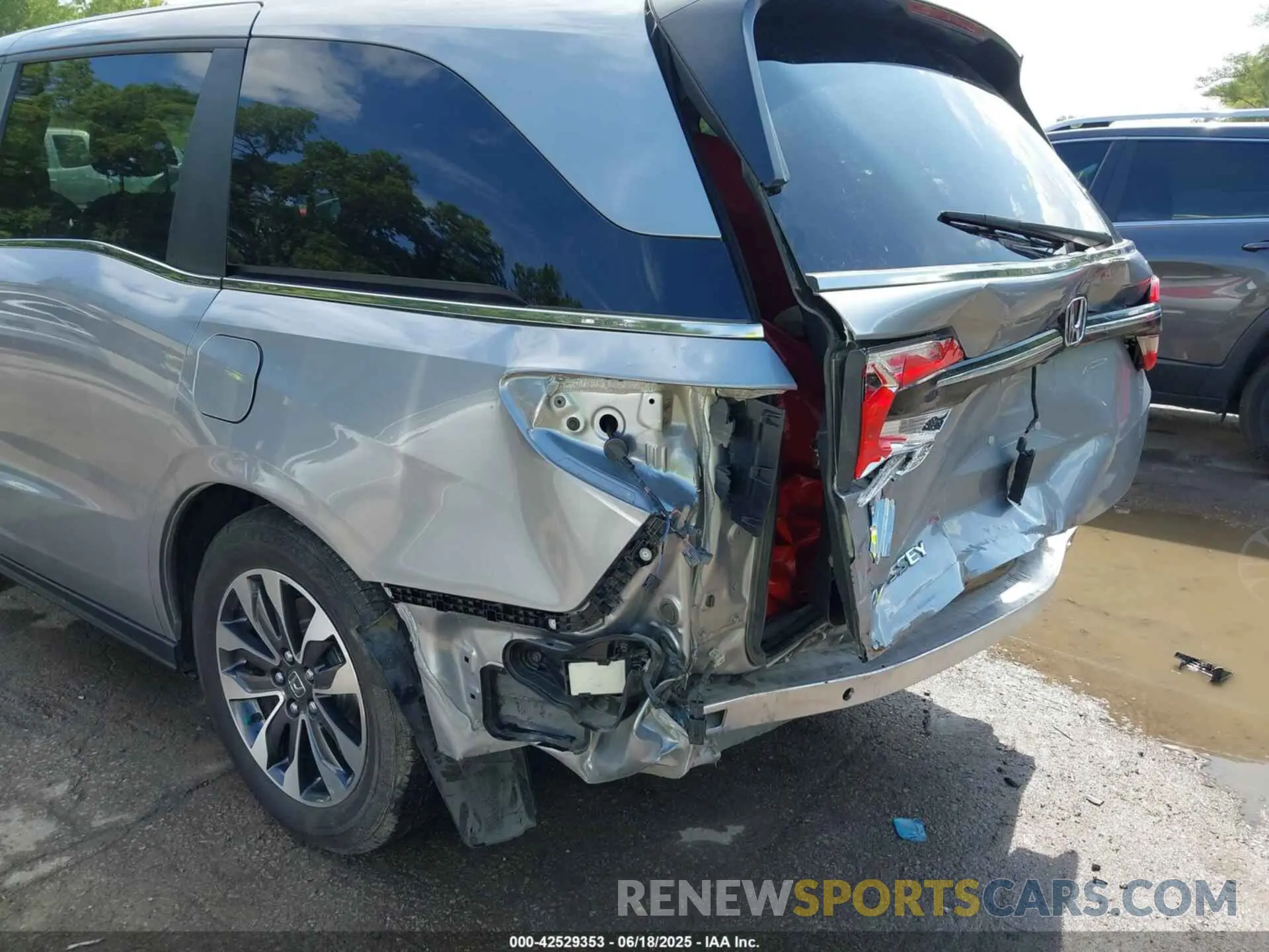 20 Photograph of a damaged car 5FNRL6H69RB032969 HONDA ODYSSEY 2024