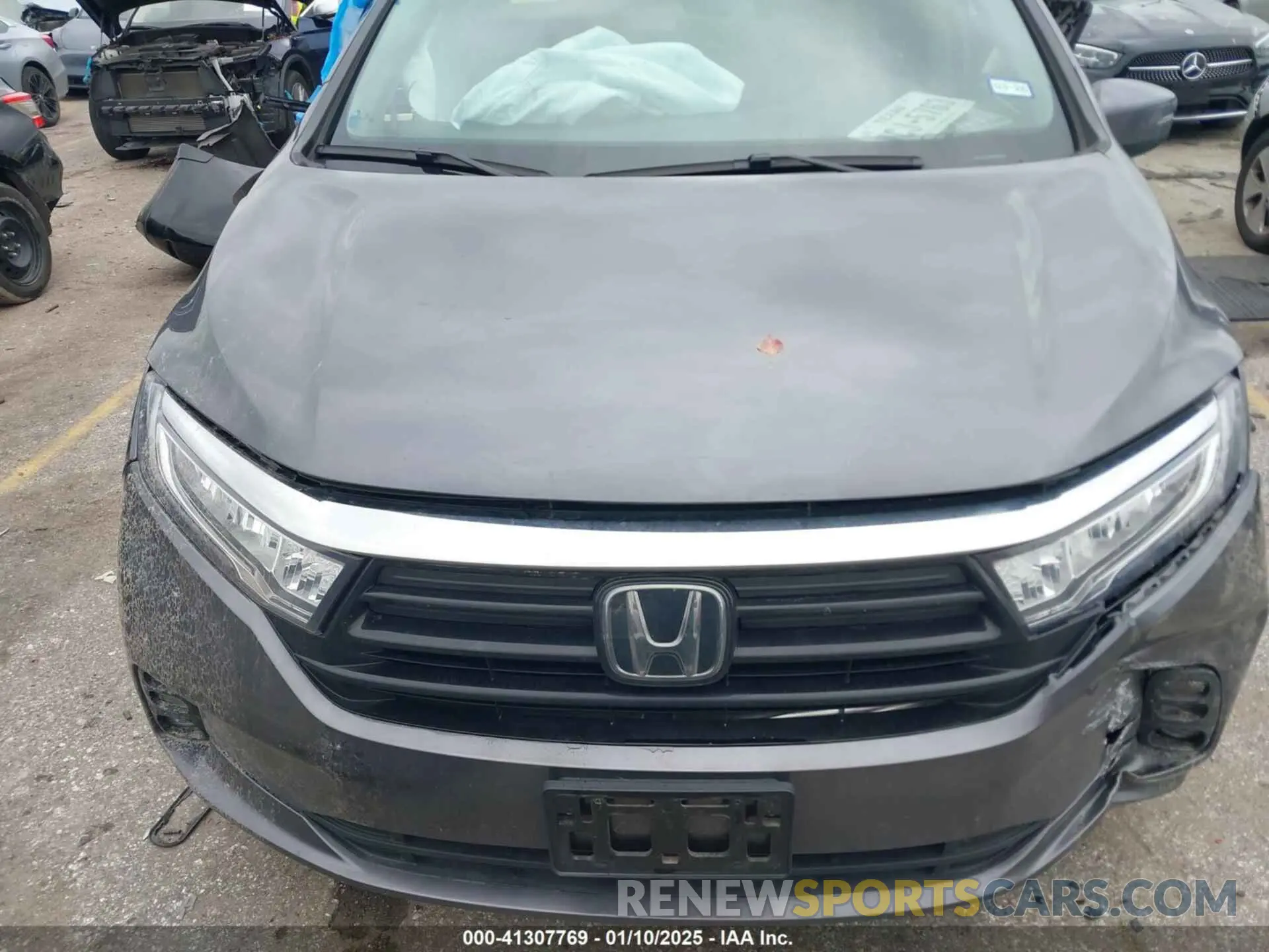 11 Photograph of a damaged car 5FNRL6H69RB039744 HONDA ODYSSEY 2024