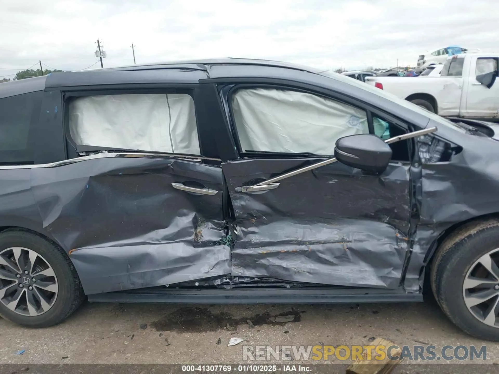 12 Photograph of a damaged car 5FNRL6H69RB039744 HONDA ODYSSEY 2024