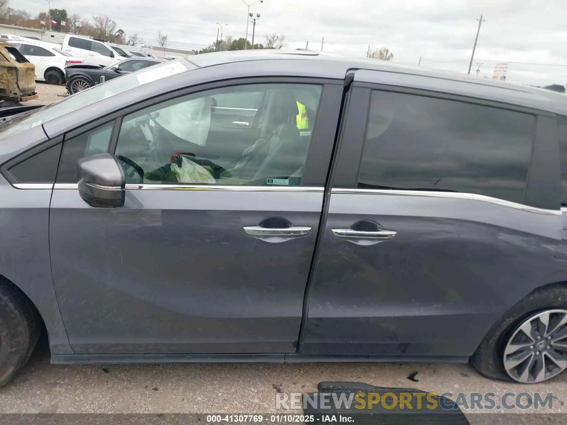 13 Photograph of a damaged car 5FNRL6H69RB039744 HONDA ODYSSEY 2024