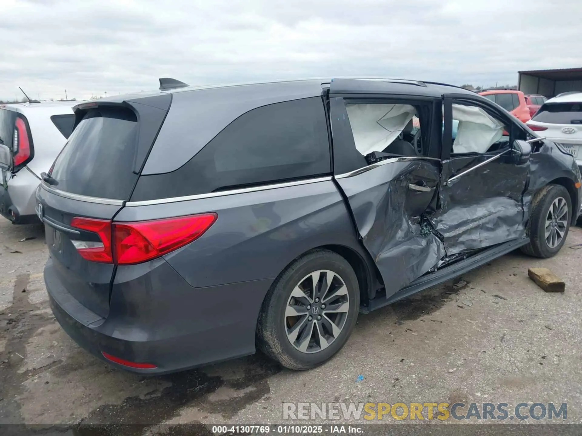 4 Photograph of a damaged car 5FNRL6H69RB039744 HONDA ODYSSEY 2024