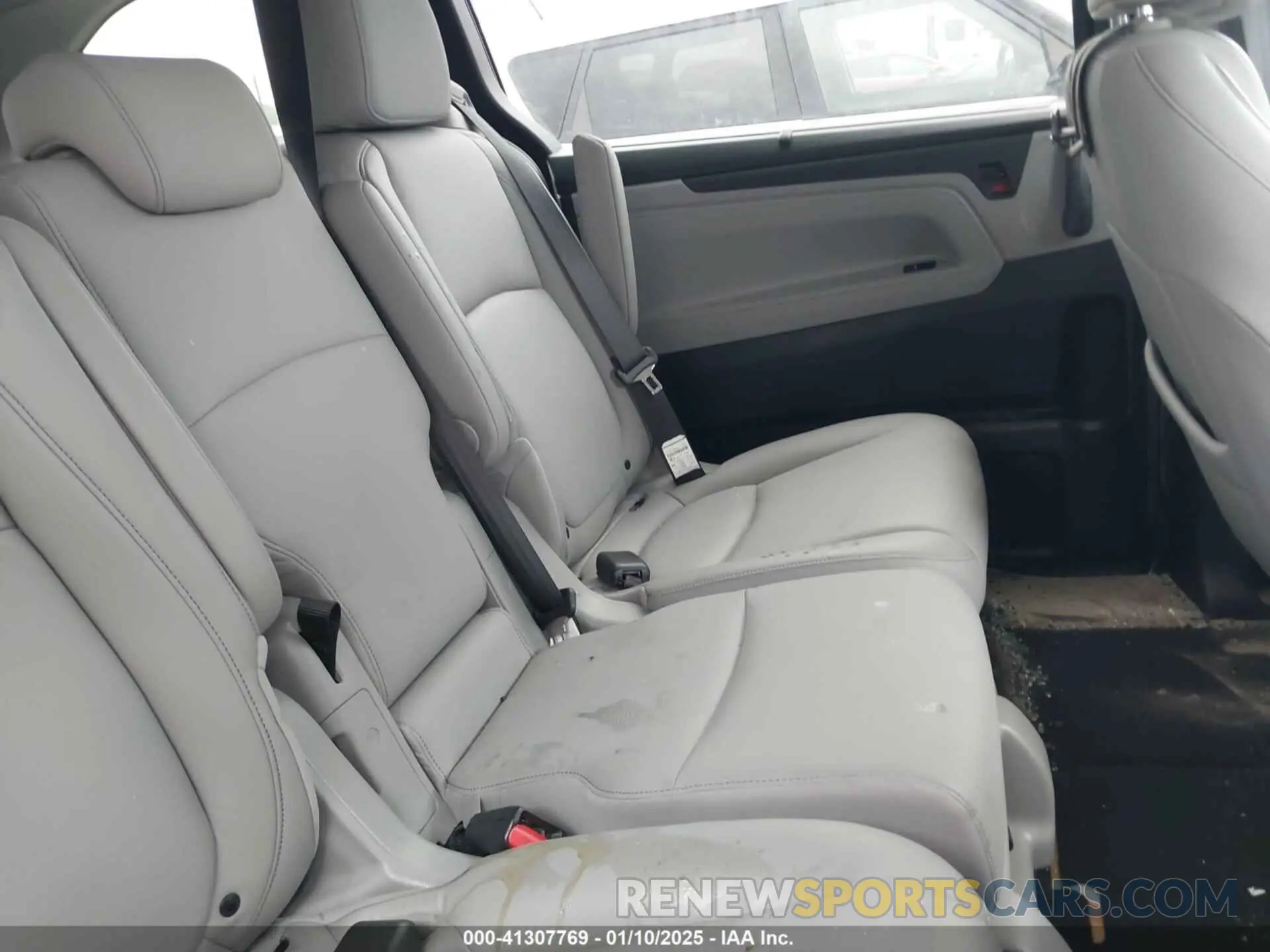 8 Photograph of a damaged car 5FNRL6H69RB039744 HONDA ODYSSEY 2024