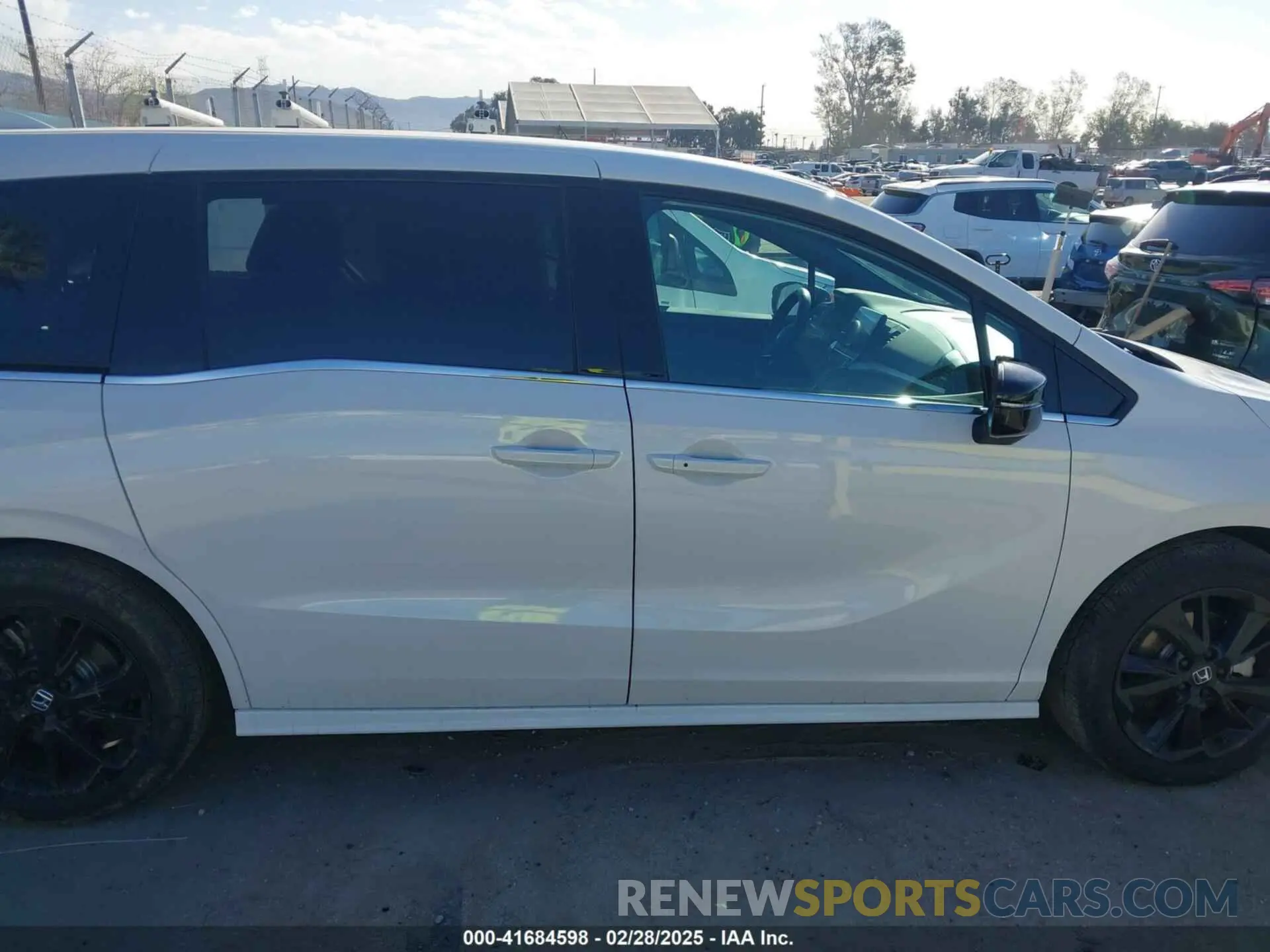 14 Photograph of a damaged car 5FNRL6H70RB061575 HONDA ODYSSEY 2024