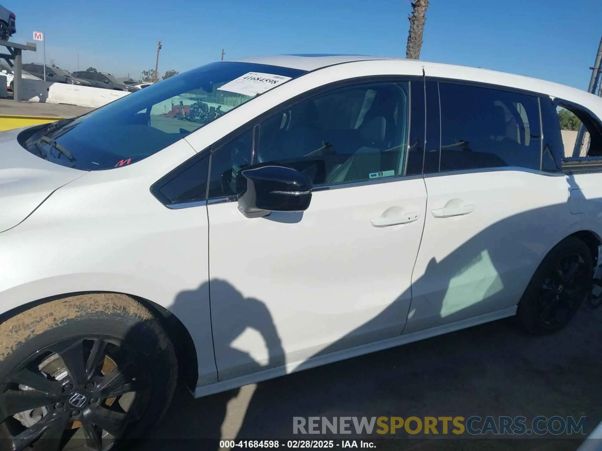 15 Photograph of a damaged car 5FNRL6H70RB061575 HONDA ODYSSEY 2024