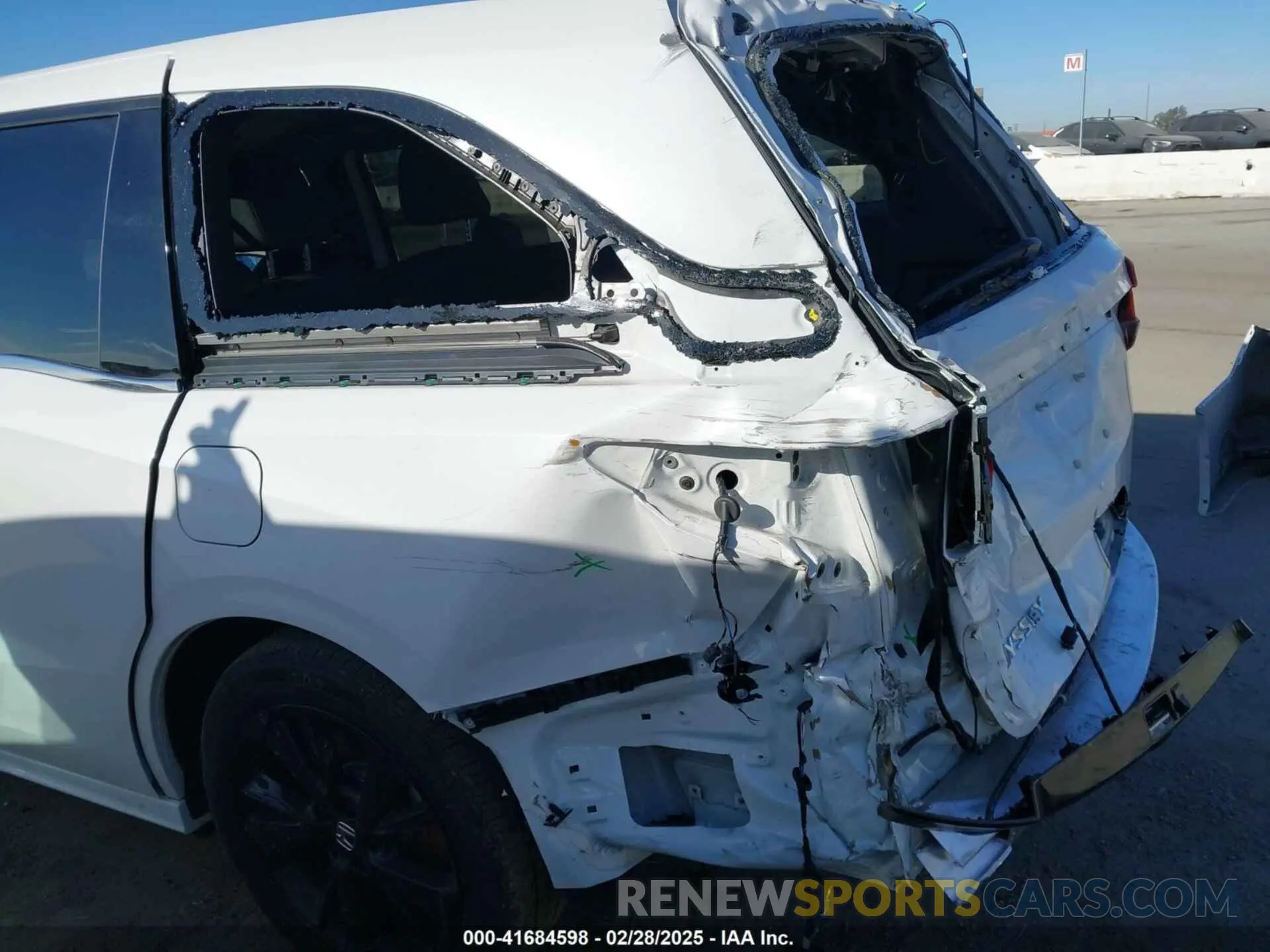 18 Photograph of a damaged car 5FNRL6H70RB061575 HONDA ODYSSEY 2024