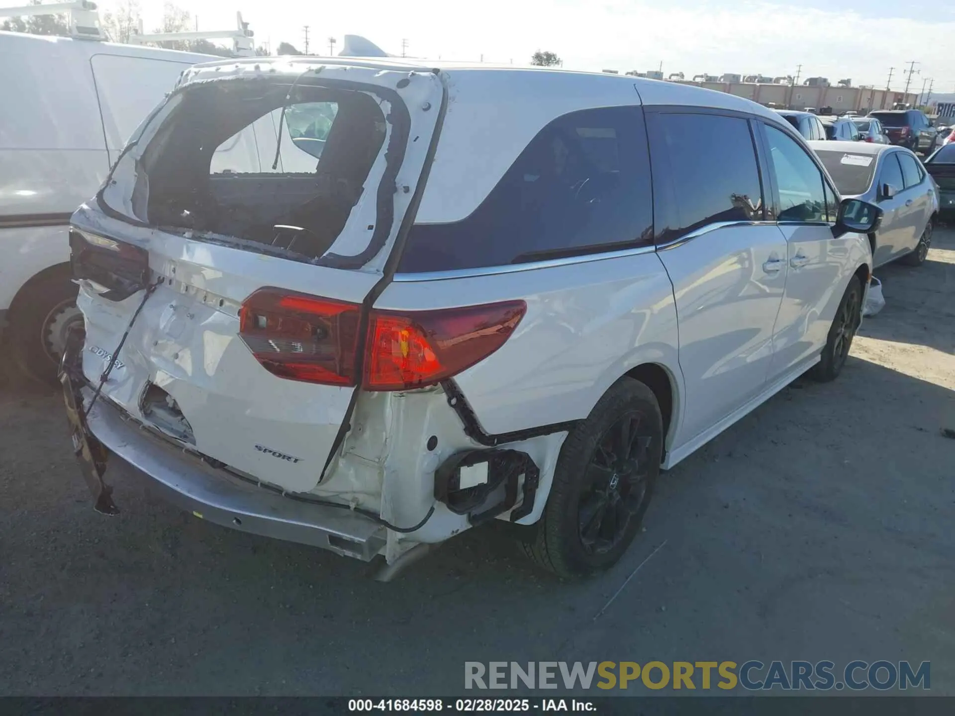 4 Photograph of a damaged car 5FNRL6H70RB061575 HONDA ODYSSEY 2024
