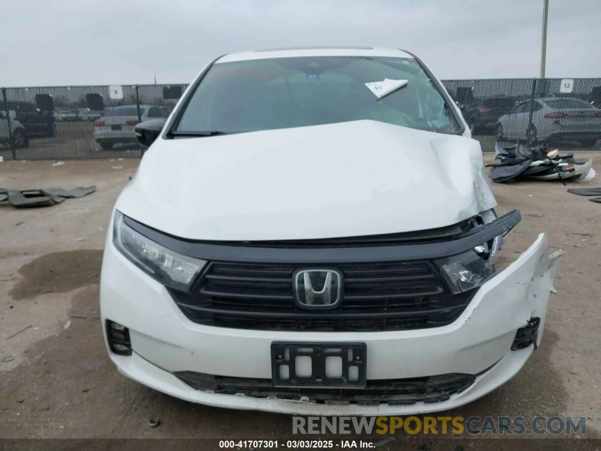 11 Photograph of a damaged car 5FNRL6H72RB008862 HONDA ODYSSEY 2024