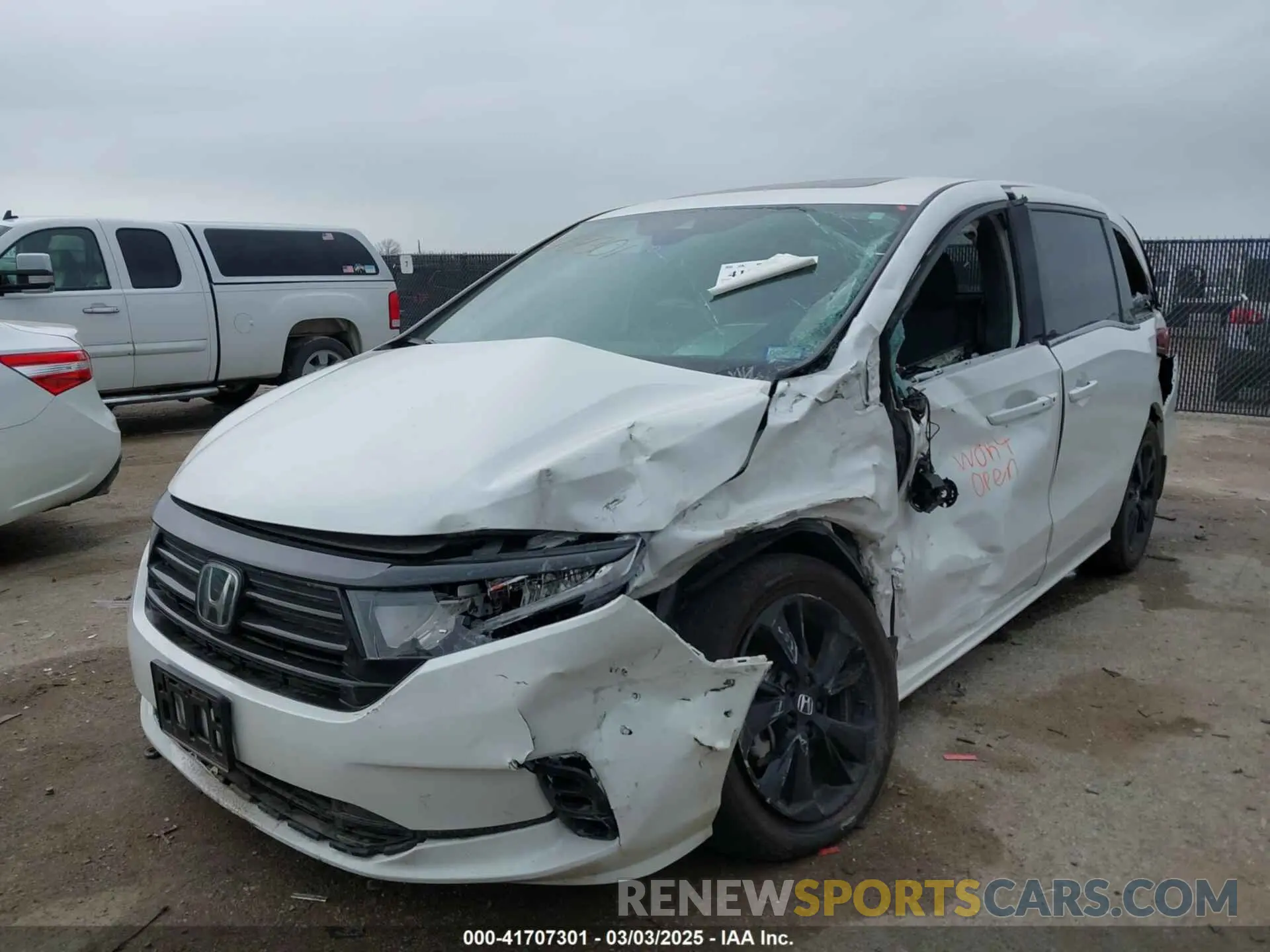 2 Photograph of a damaged car 5FNRL6H72RB008862 HONDA ODYSSEY 2024