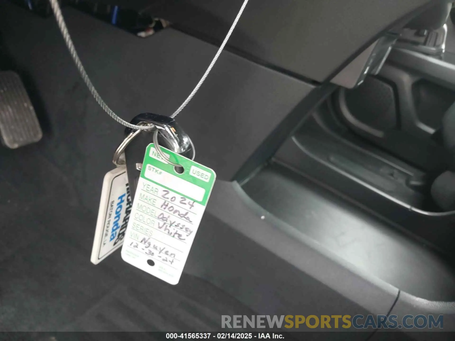 11 Photograph of a damaged car 5FNRL6H74RB069338 HONDA ODYSSEY 2024