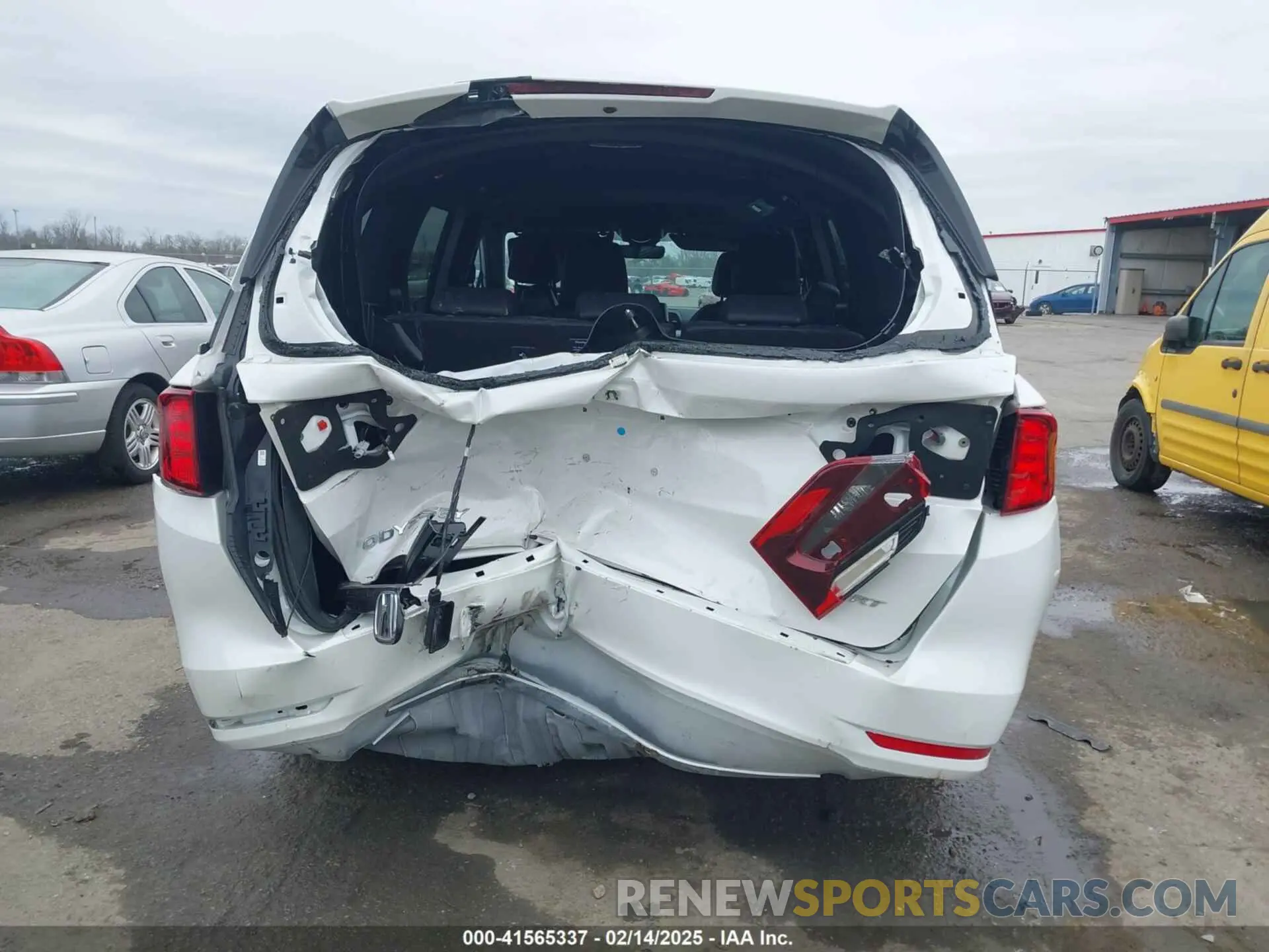 16 Photograph of a damaged car 5FNRL6H74RB069338 HONDA ODYSSEY 2024