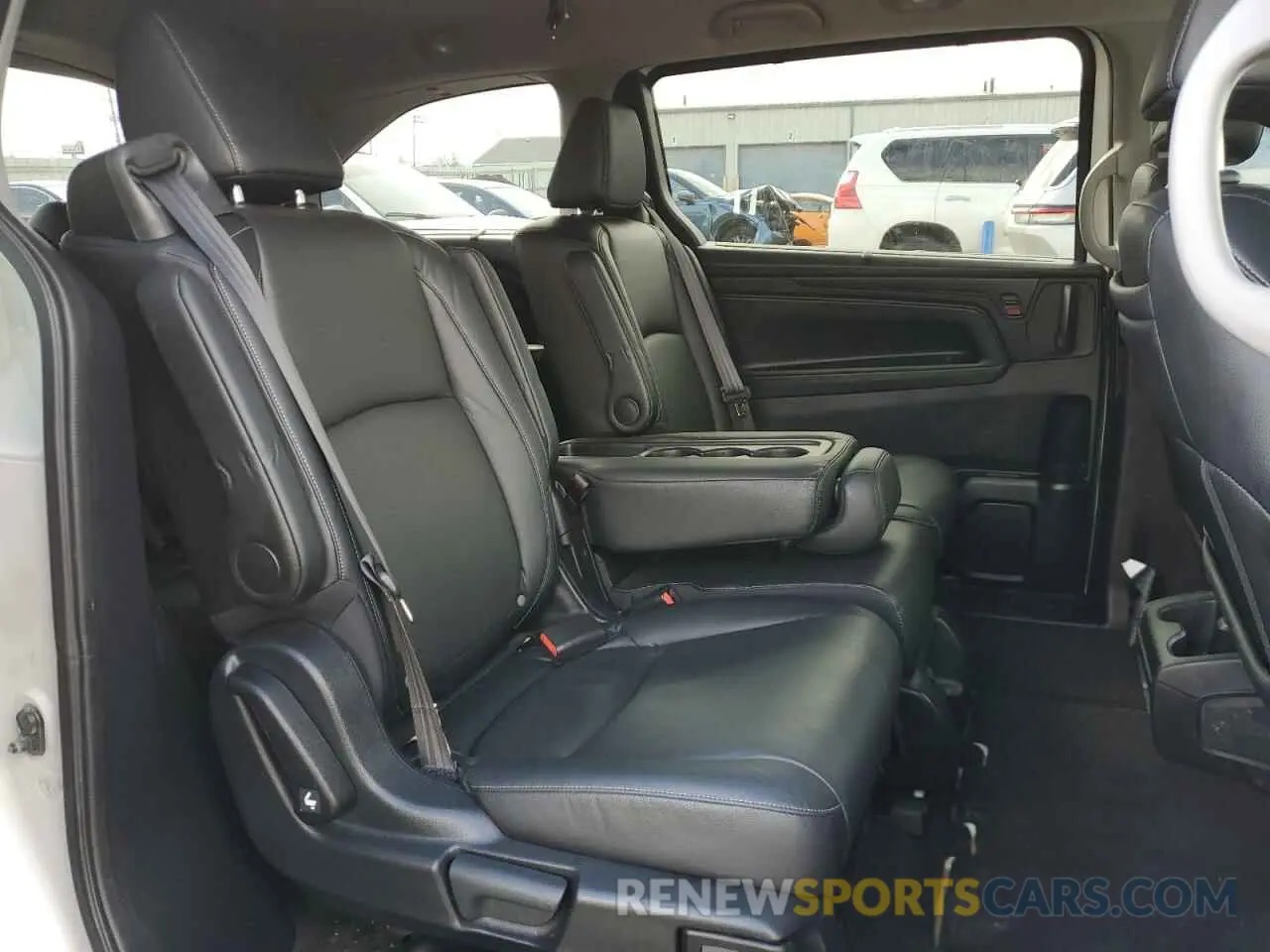 11 Photograph of a damaged car 5FNRL6H81RB066423 HONDA ODYSSEY 2024