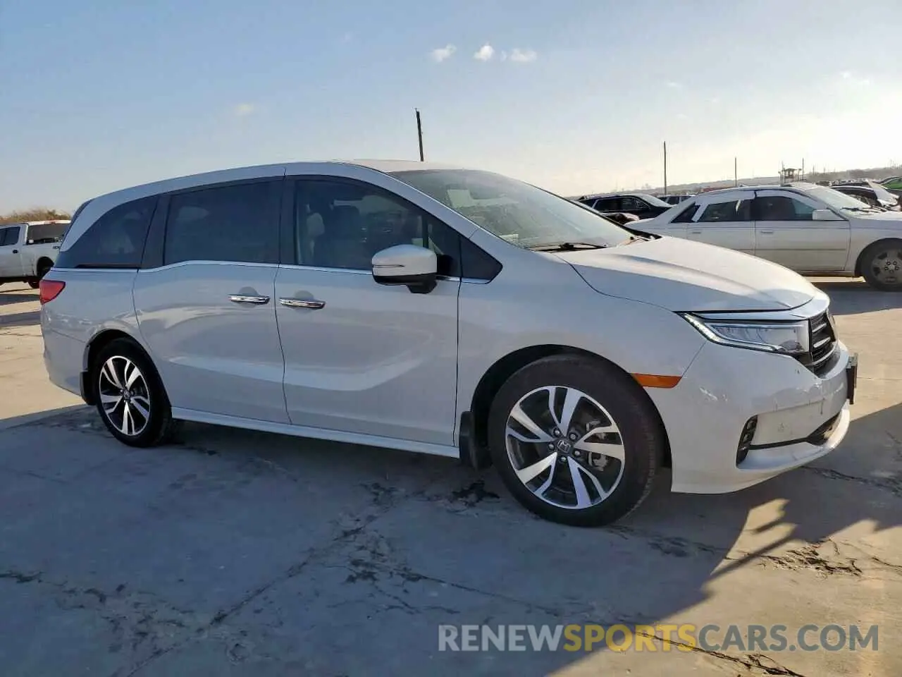 4 Photograph of a damaged car 5FNRL6H82RB013455 HONDA ODYSSEY 2024