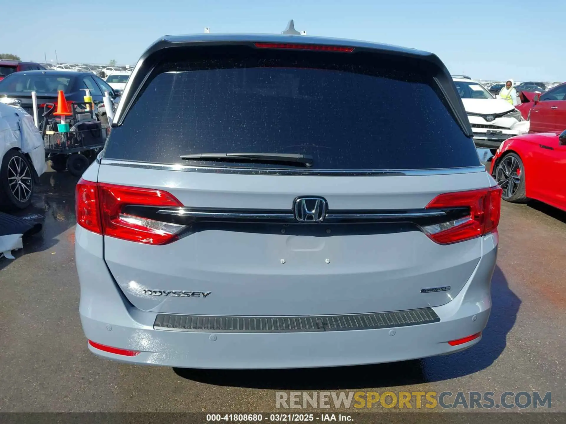 16 Photograph of a damaged car 5FNRL6H82RB027601 HONDA ODYSSEY 2024