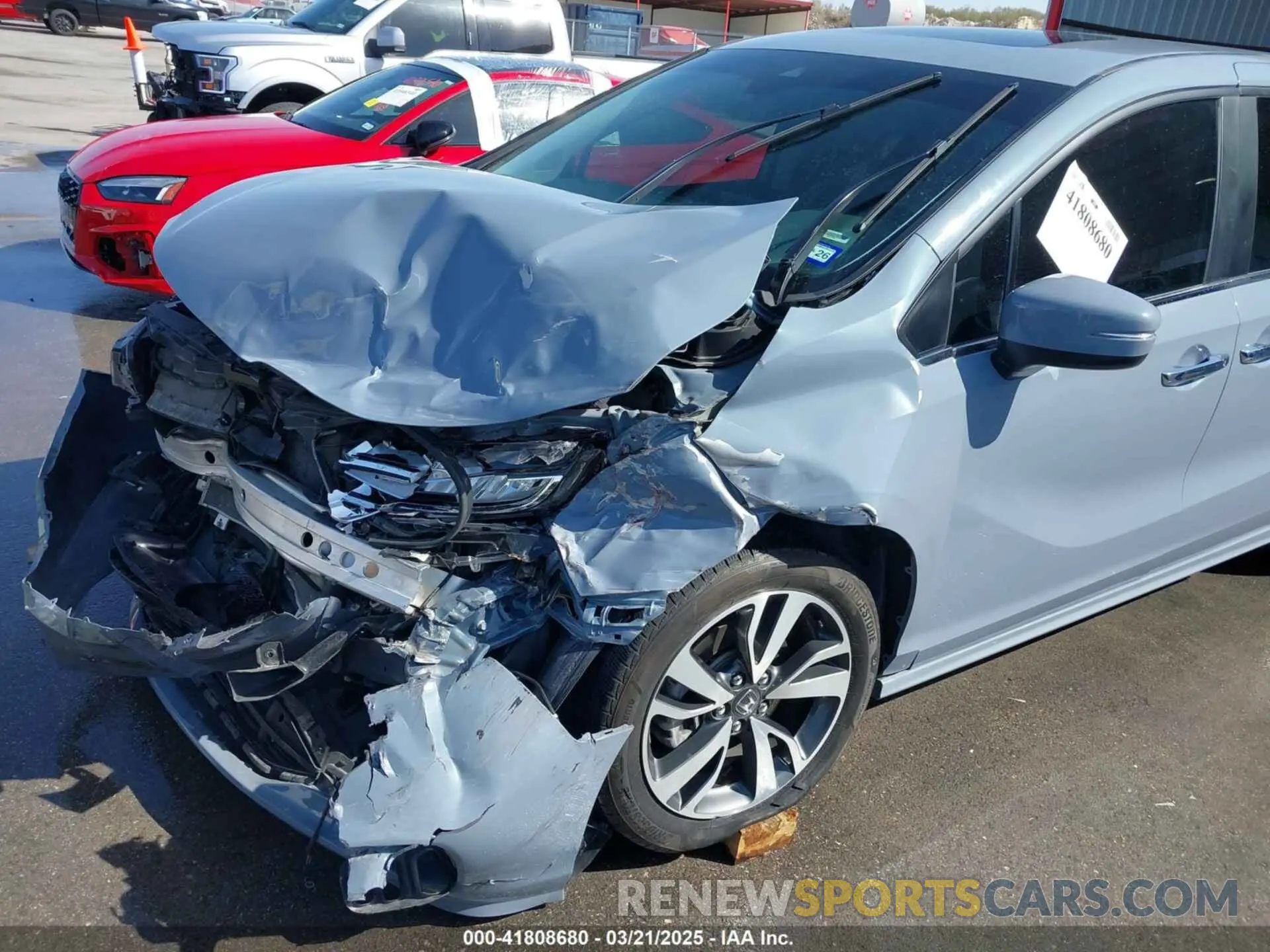 18 Photograph of a damaged car 5FNRL6H82RB027601 HONDA ODYSSEY 2024