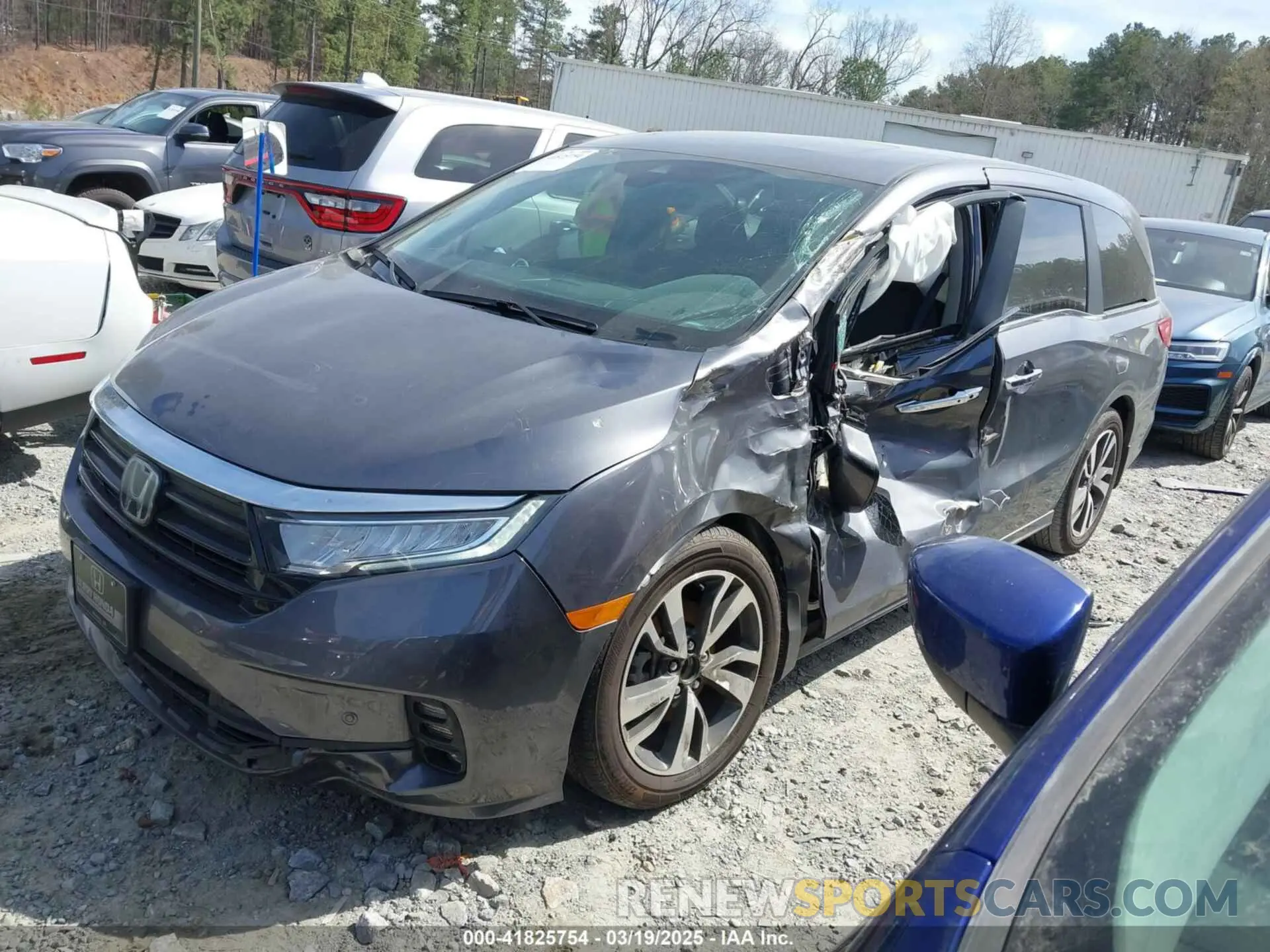 2 Photograph of a damaged car 5FNRL6H82RB031695 HONDA ODYSSEY 2024