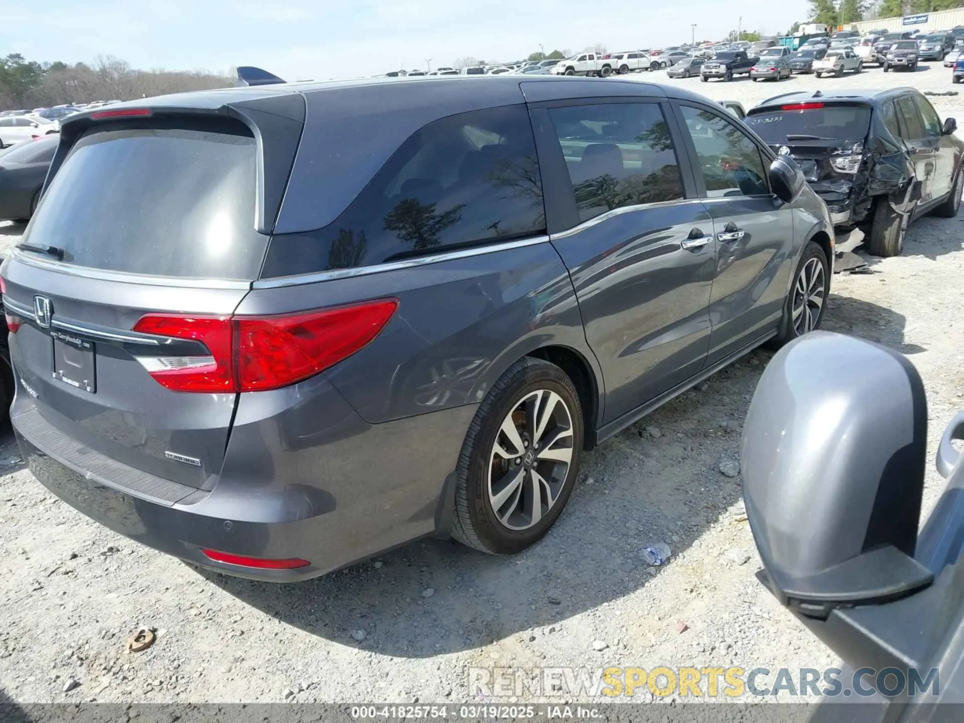 4 Photograph of a damaged car 5FNRL6H82RB031695 HONDA ODYSSEY 2024