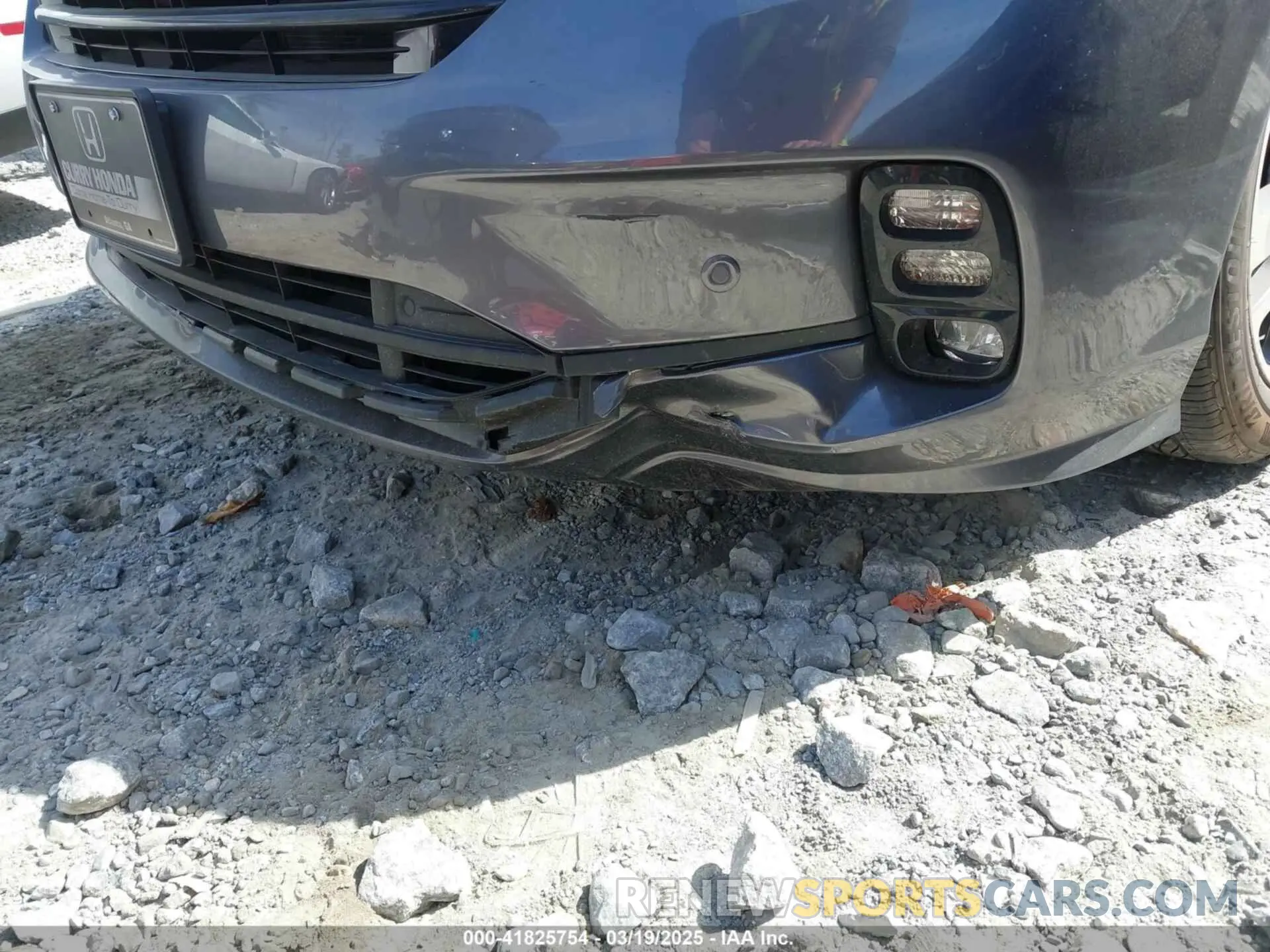 6 Photograph of a damaged car 5FNRL6H82RB031695 HONDA ODYSSEY 2024