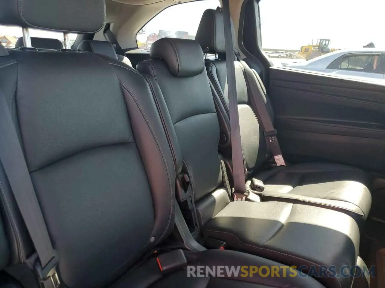 11 Photograph of a damaged car 5FNRL6H84RB001517 HONDA ODYSSEY 2024