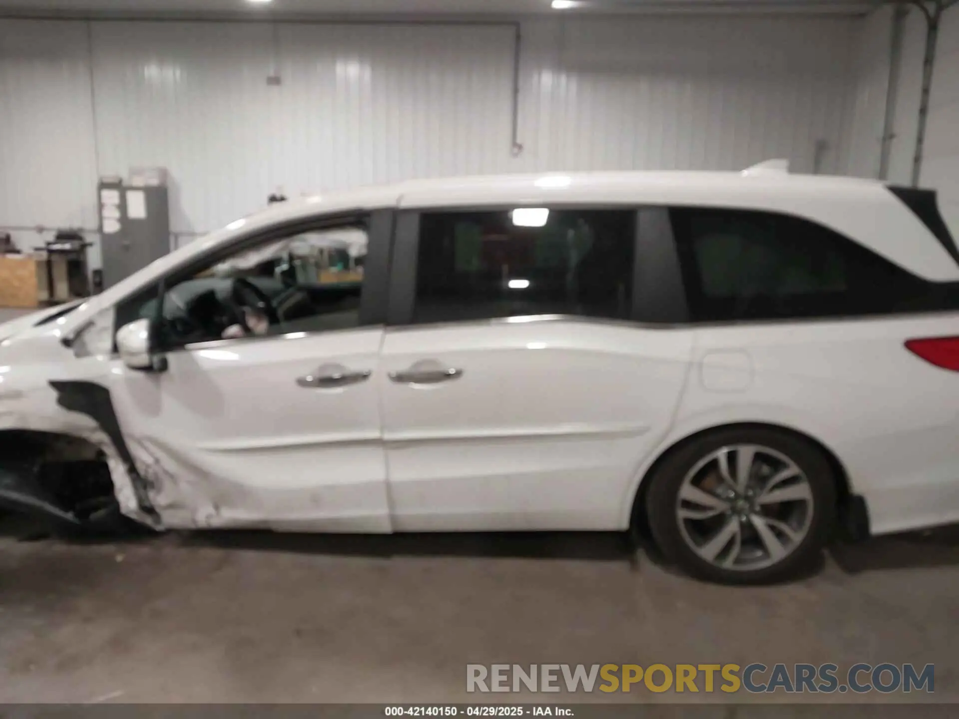 15 Photograph of a damaged car 5FNRL6H86RB074386 HONDA ODYSSEY 2024