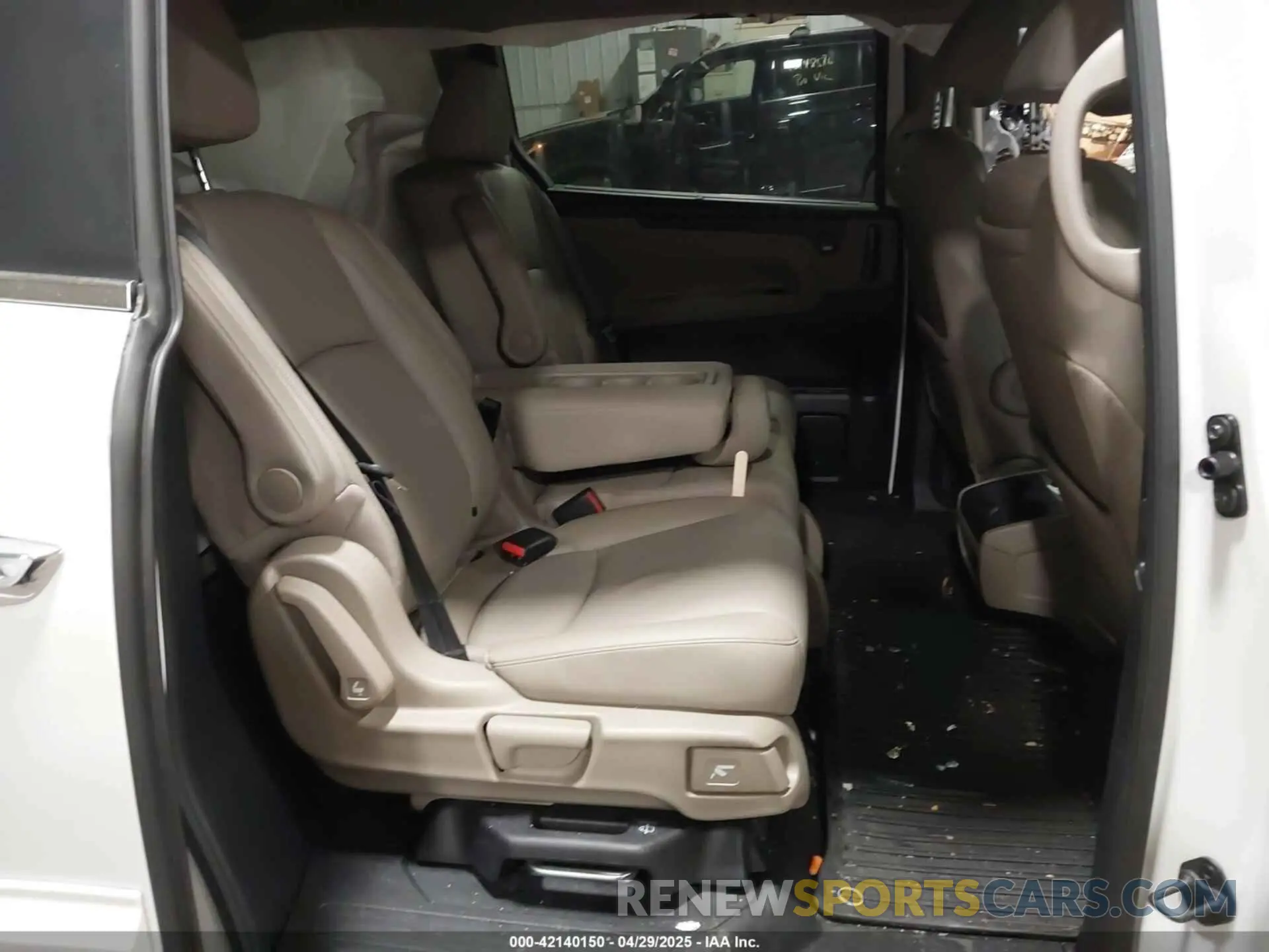 8 Photograph of a damaged car 5FNRL6H86RB074386 HONDA ODYSSEY 2024